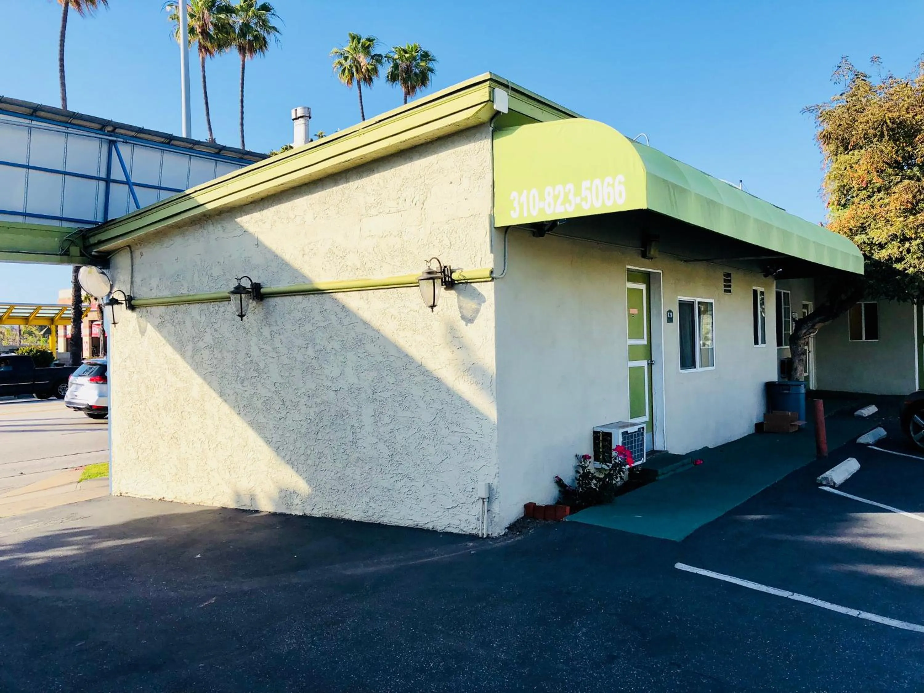 Property building in Encore Motel Near Marina Del Rey, Culver City & Venice