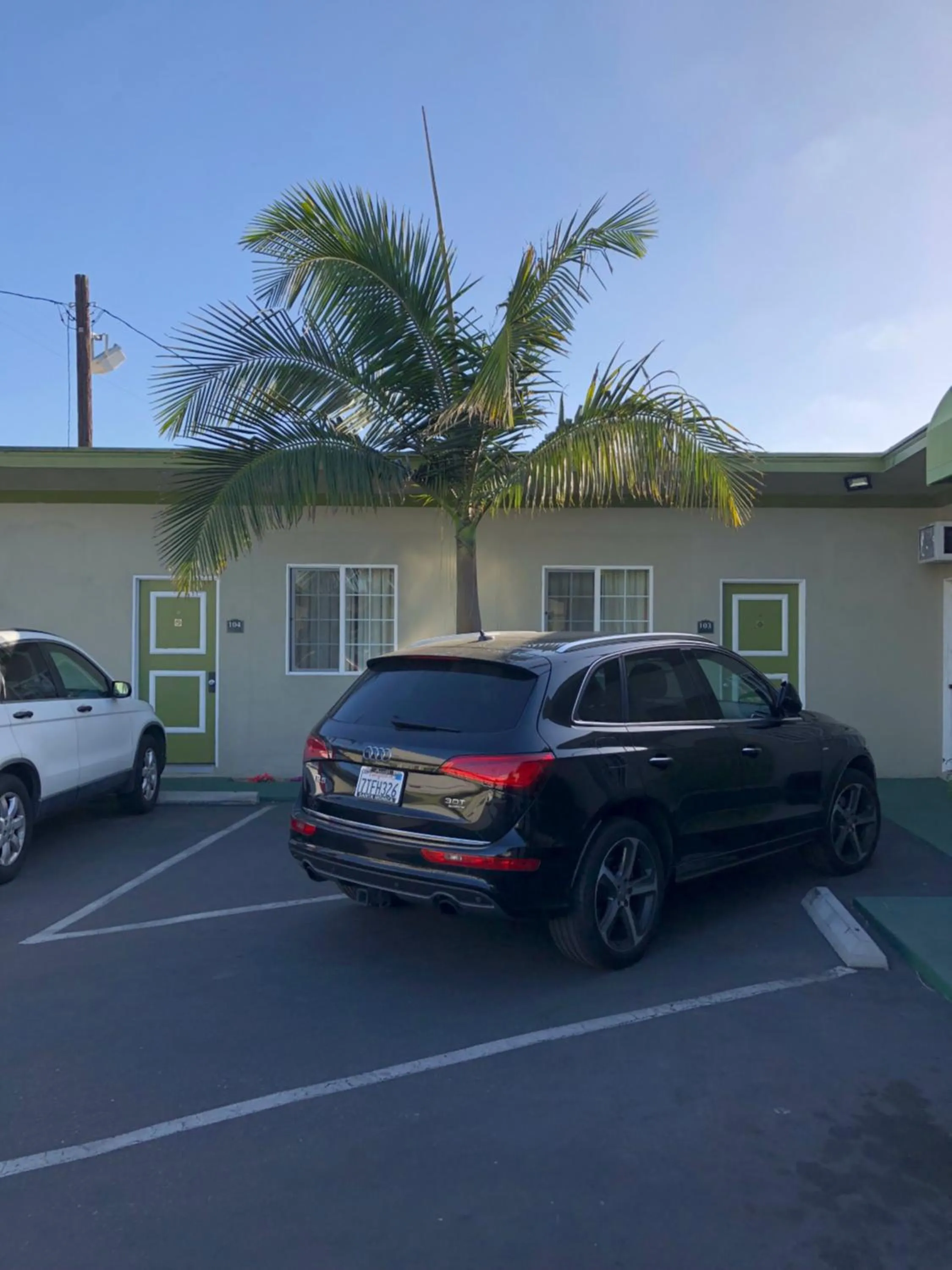Parking in Encore Motel Near Marina Del Rey, Culver City & Venice