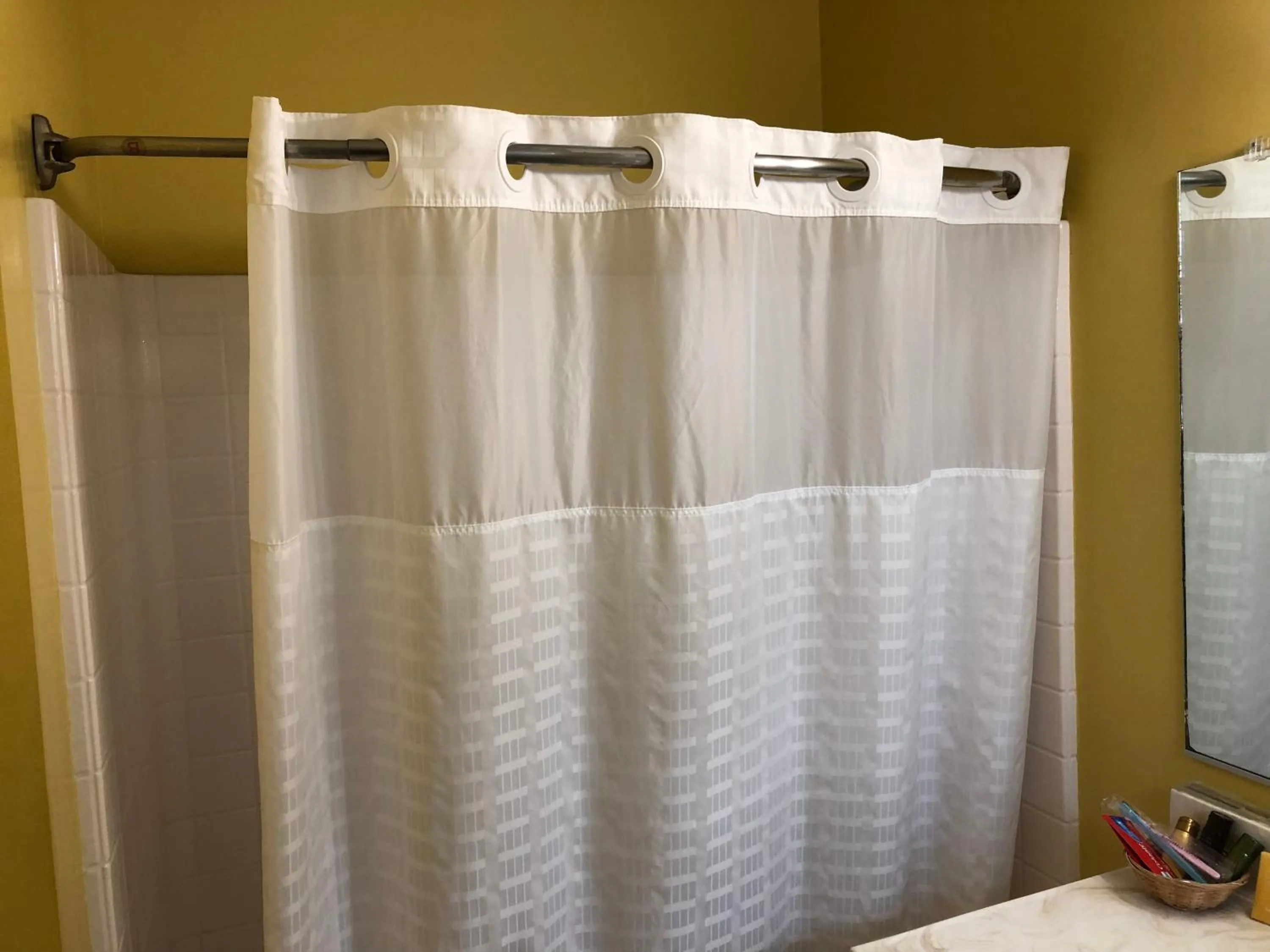 Shower in Encore Motel Near Marina Del Rey, Culver City & Venice