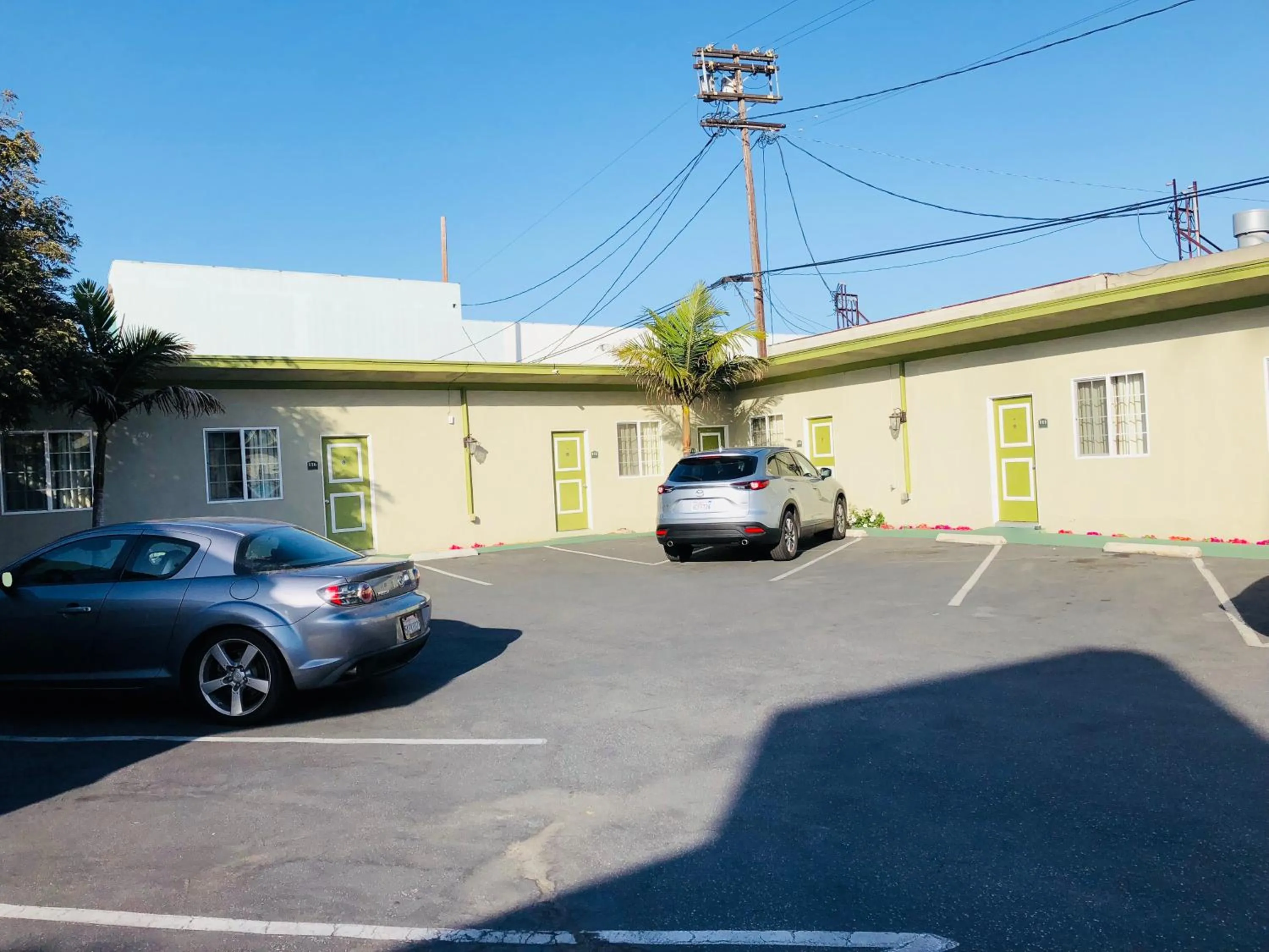 Property building in Encore Motel Near Marina Del Rey, Culver City & Venice