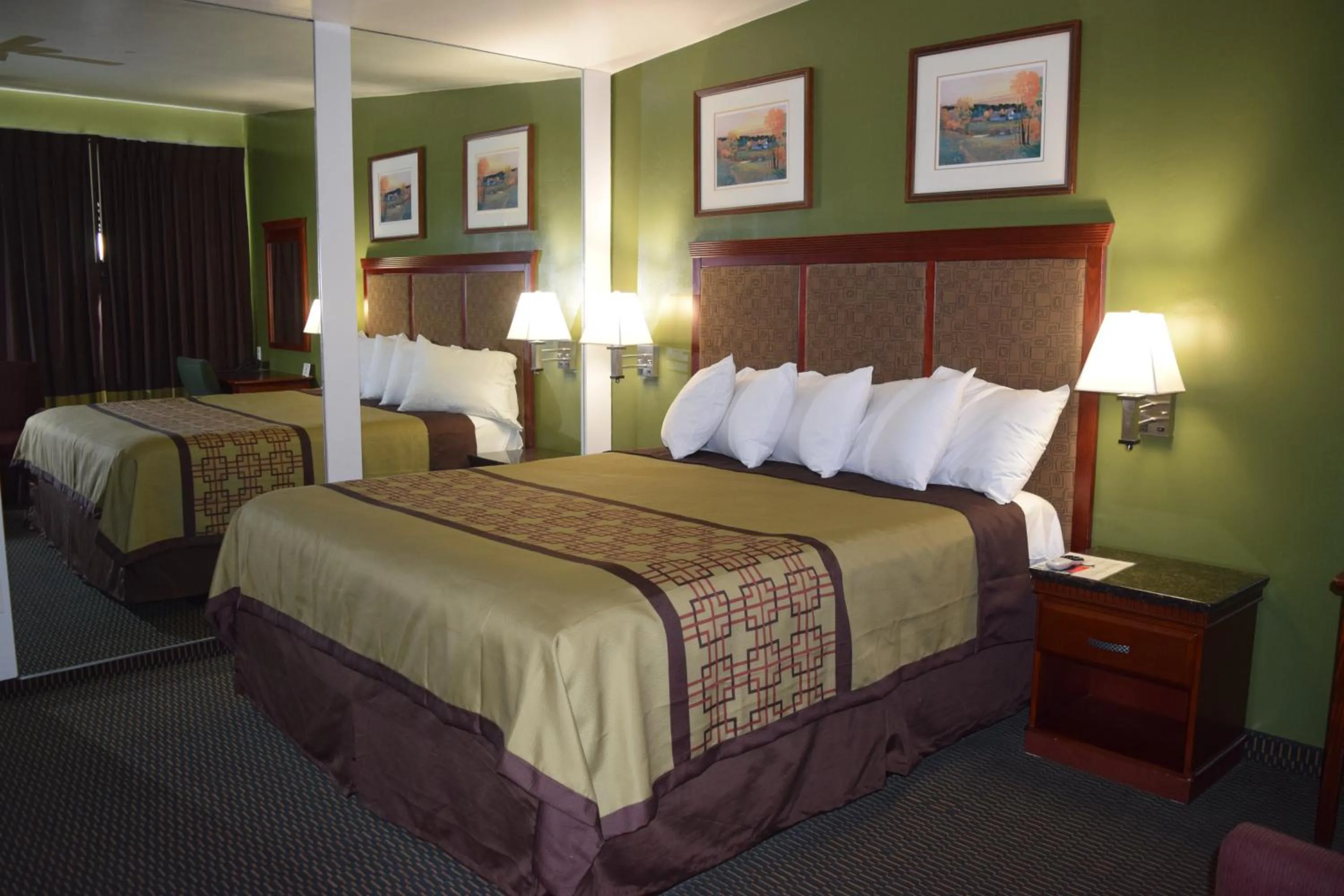 Bedroom, Bed in Encore Motel Near Marina Del Rey, Culver City & Venice