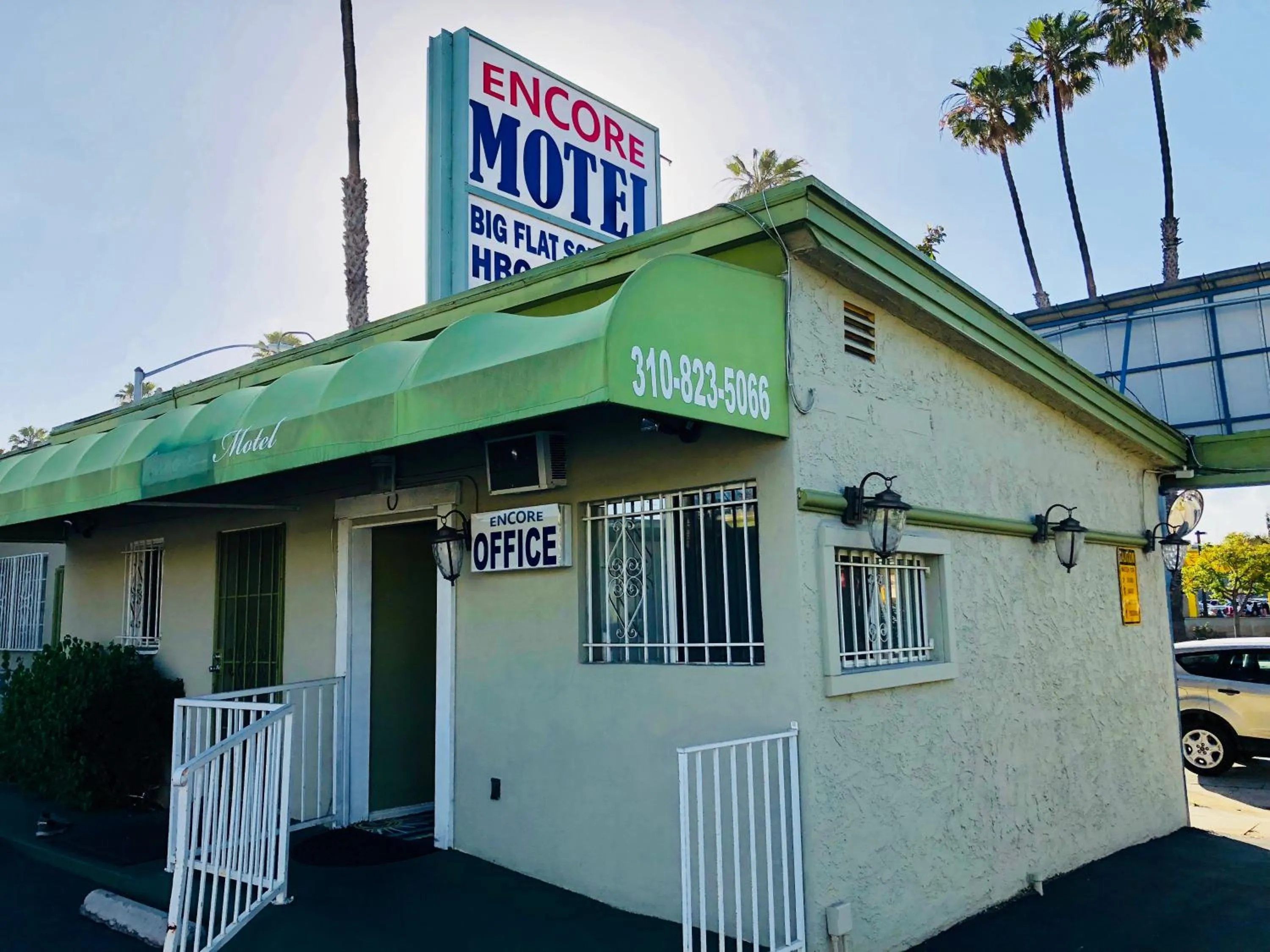 Property building in Encore Motel Near Marina Del Rey, Culver City & Venice