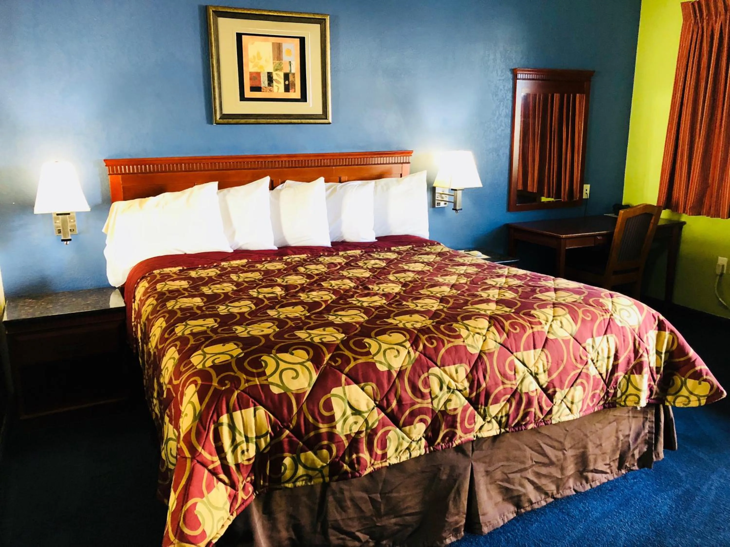 Bed in Encore Motel Near Marina Del Rey, Culver City & Venice