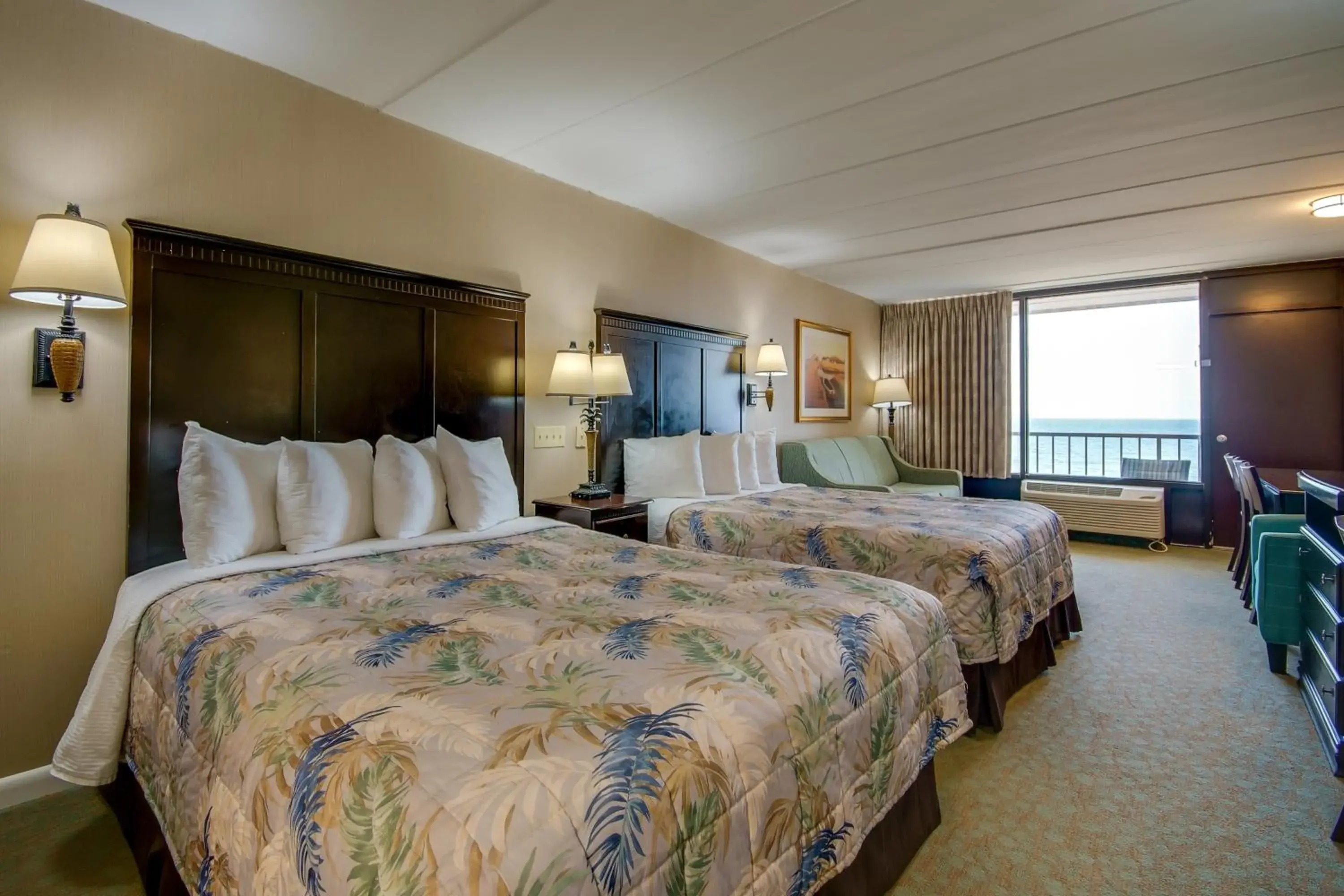 Queen Room with Balcony and Ocean View in Castle in the Sand Queen Room with Balcony and Ocean View in Castle in the Sand