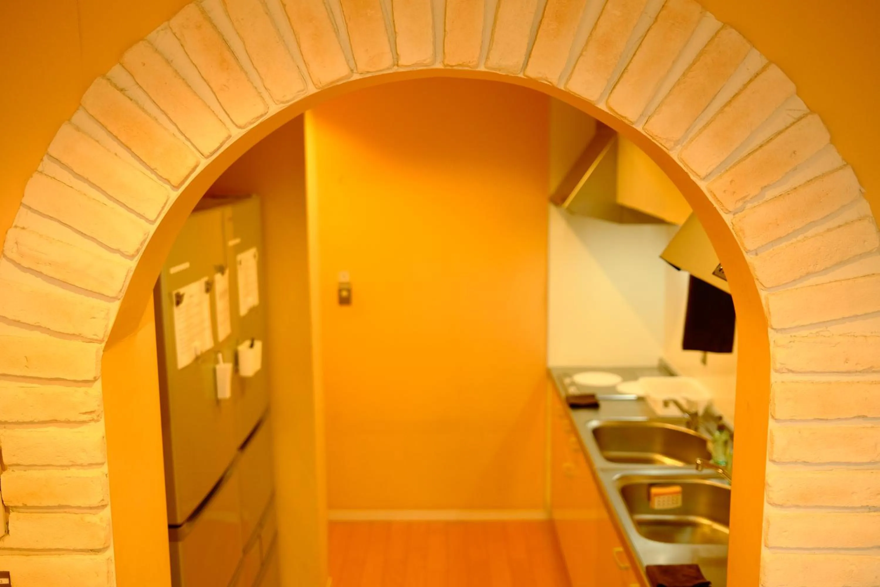 Communal kitchen, Bed in コージーイン 東京桜新町