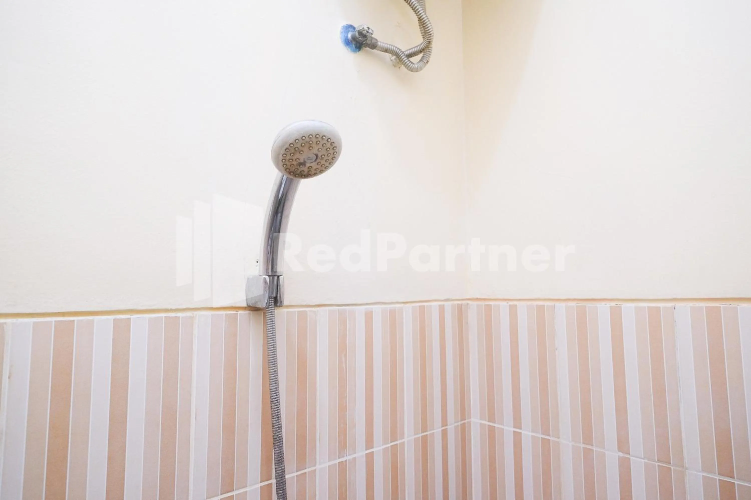 Bathroom in Griya Loka 1 Syariah Near RSUD Dr Kariadi Mitra RedDoorz