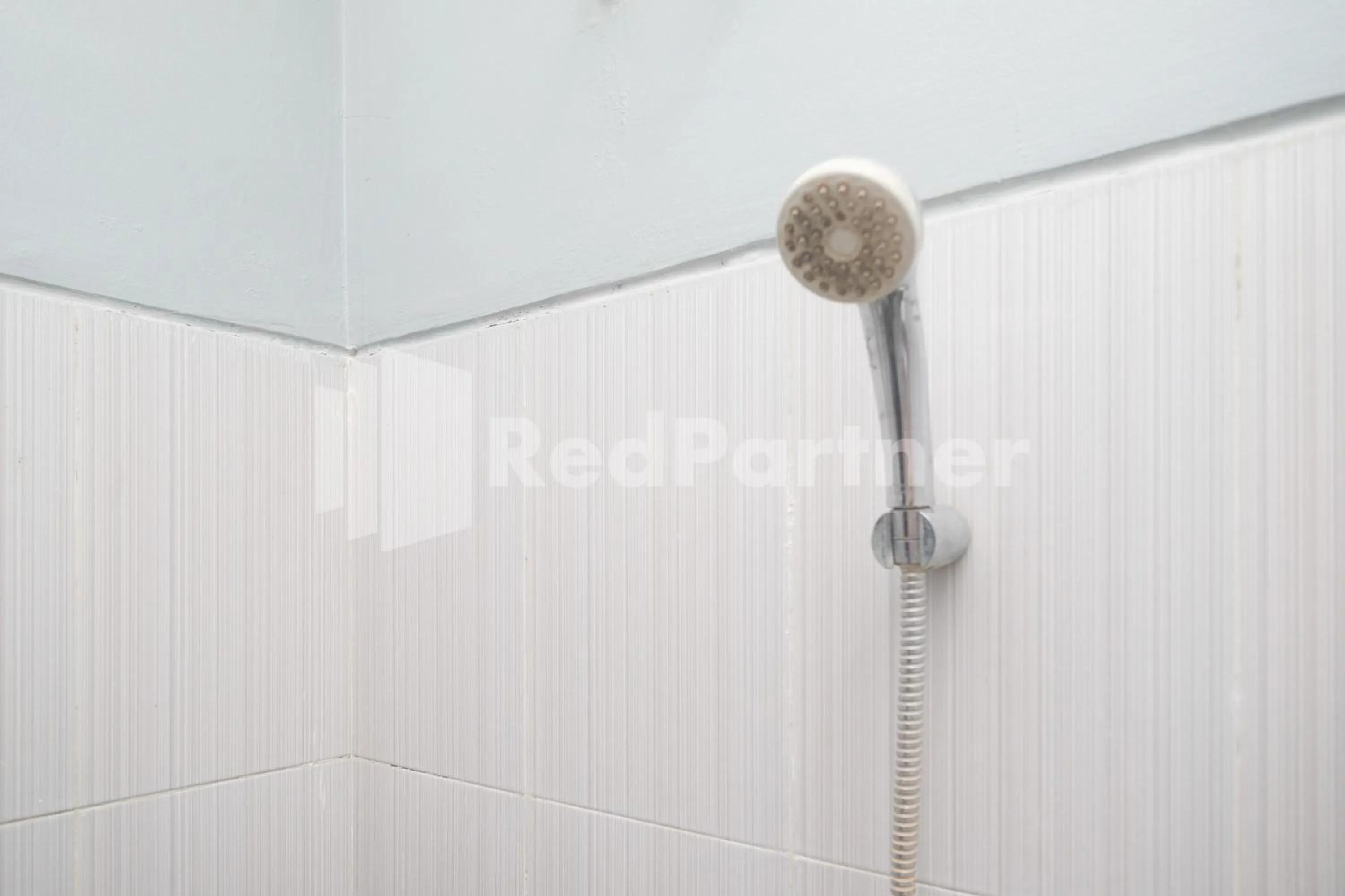 Bathroom in Griya Loka 1 Syariah Near RSUD Dr Kariadi Mitra RedDoorz