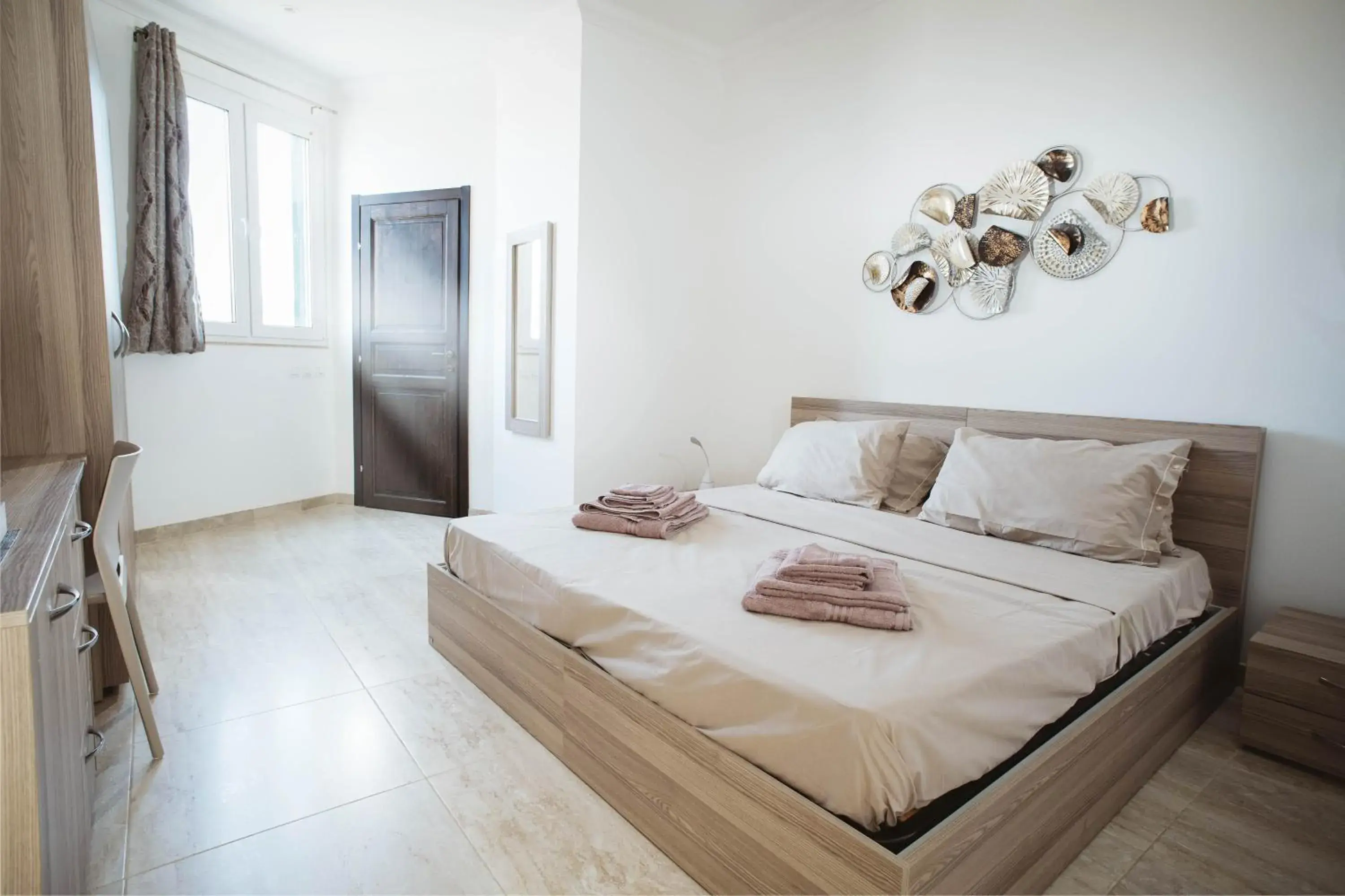 Large Double or Twin Room in Fauzia B&B Large Double or Twin Room in Fauzia B&B