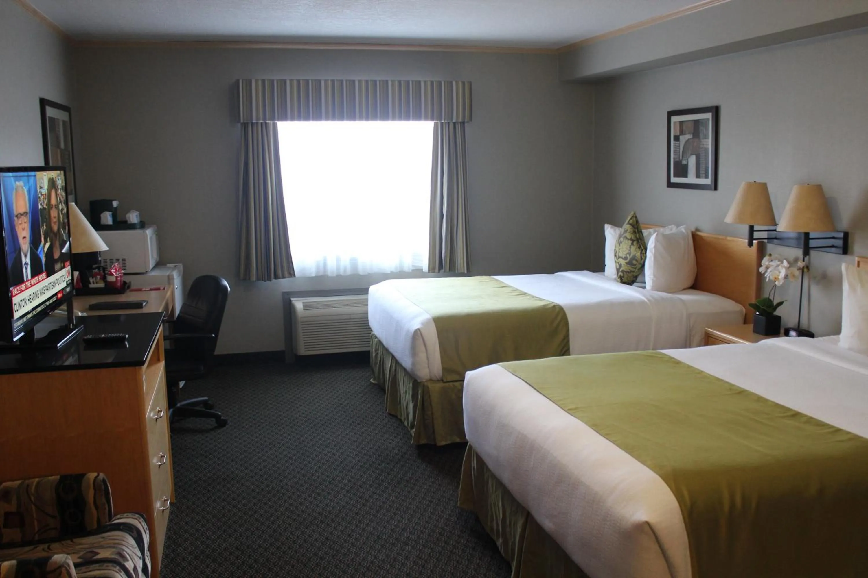 Bedroom, Bed in Travelodge by Wyndham Fort McMurray