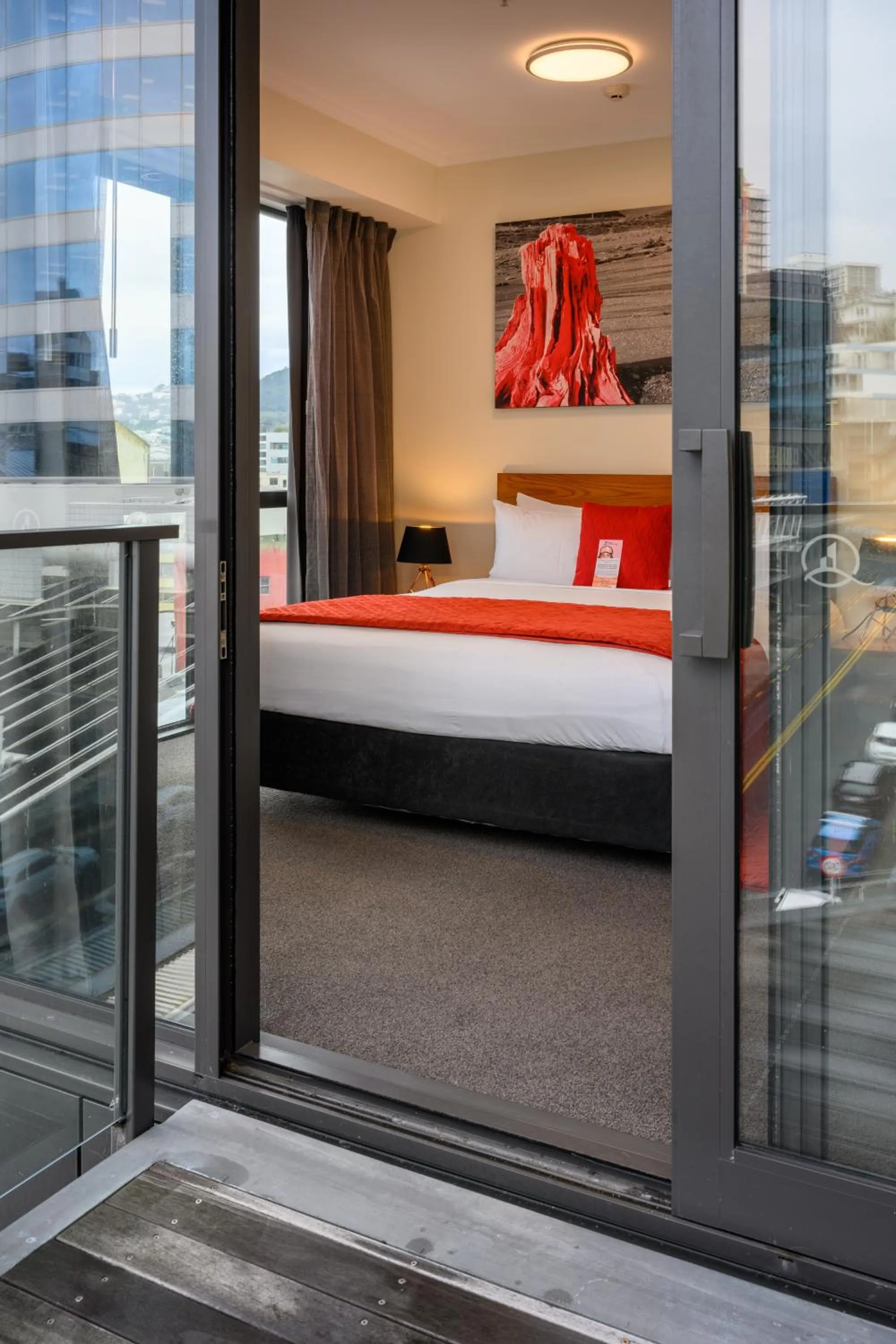 Balcony/Terrace, Bed in Boulcott Suites