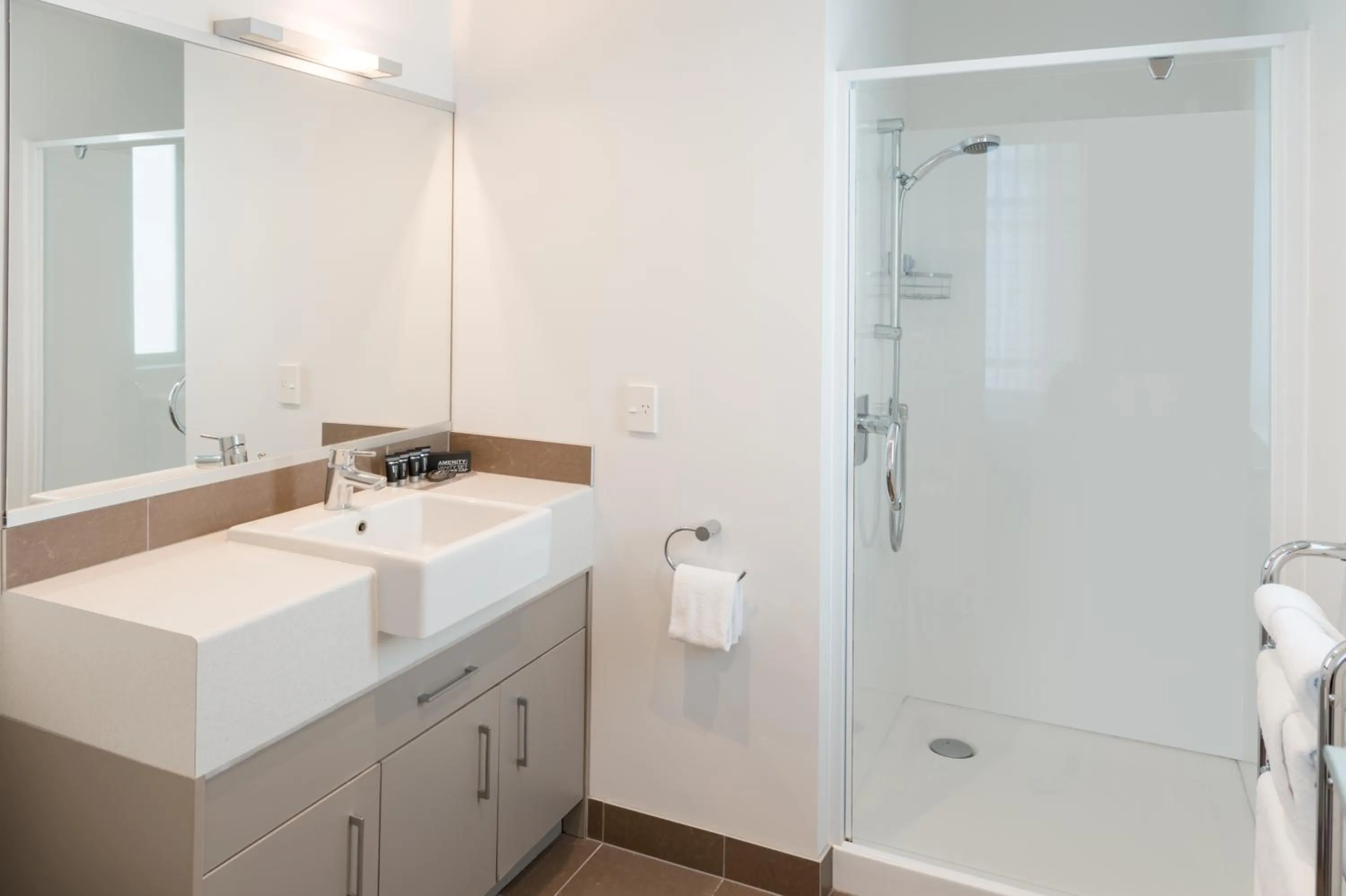 Shower in Boulcott Suites