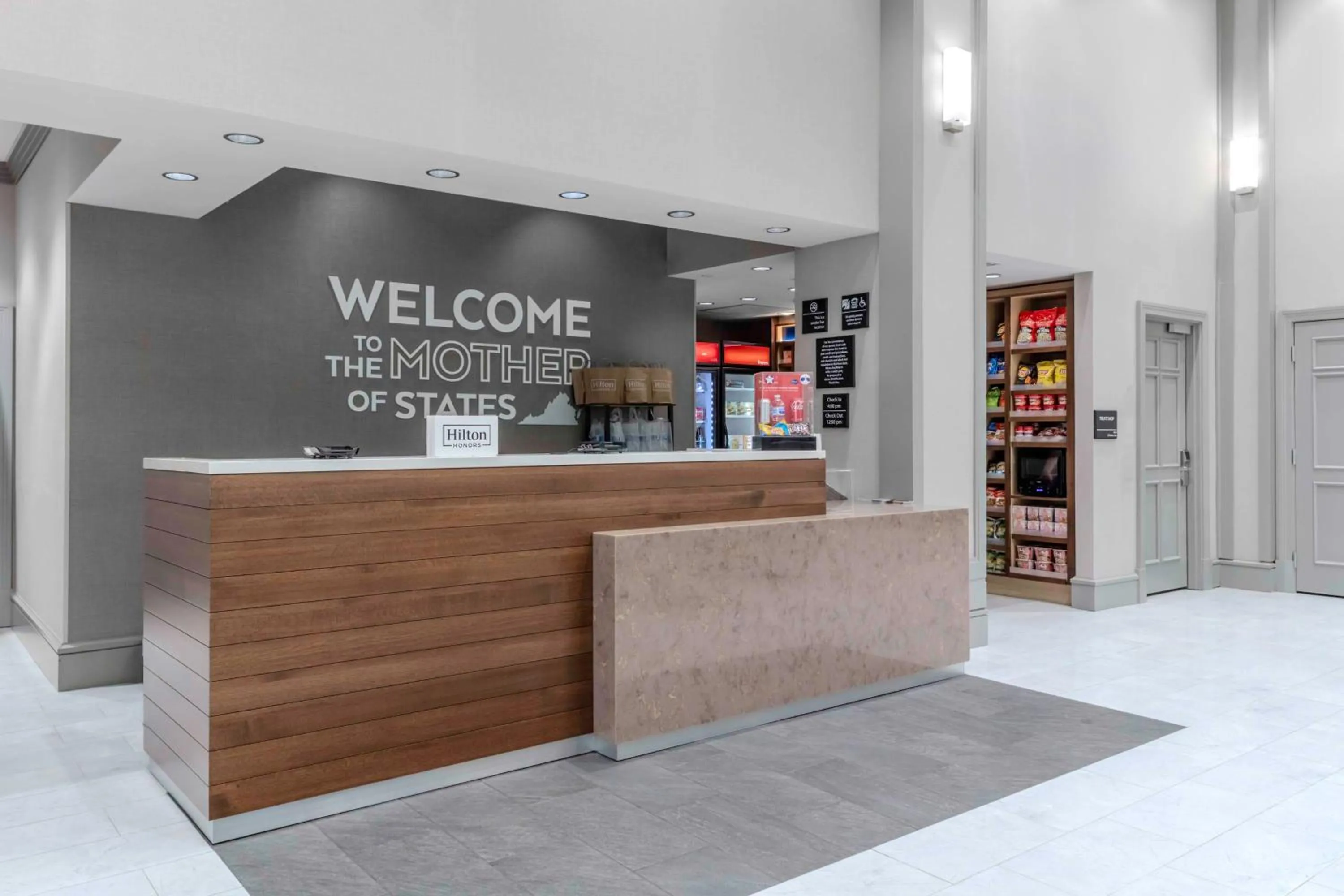 Lobby or reception in Hampton Inn & Suites Arlington Crystal City DCA