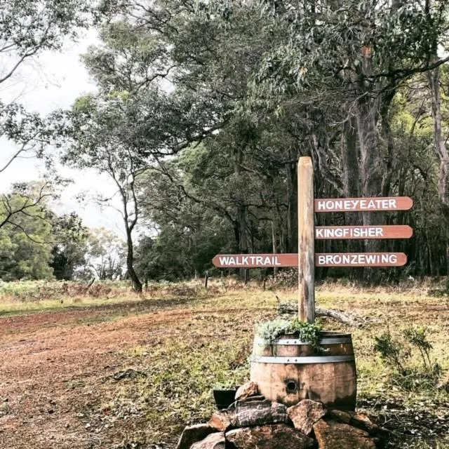 Garden in Harmony Forest Cottages & Lake side Lodge