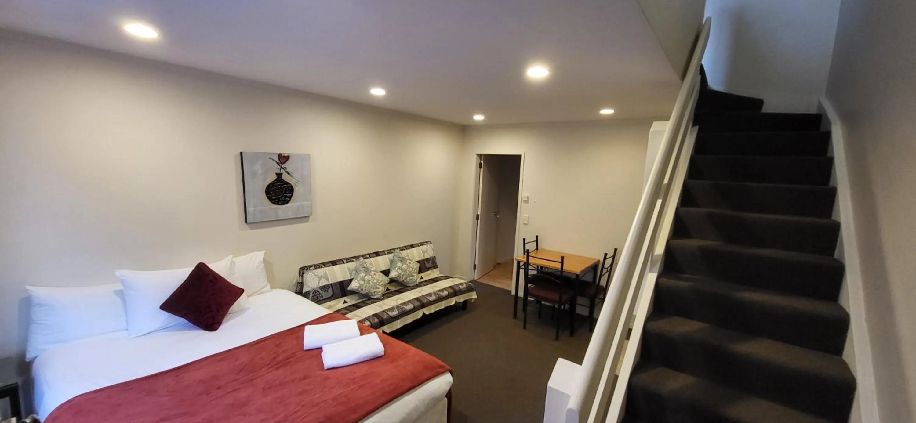 Photo of the whole room, Bed in Baden Lodge Motel - PRIVATE SPA Bath