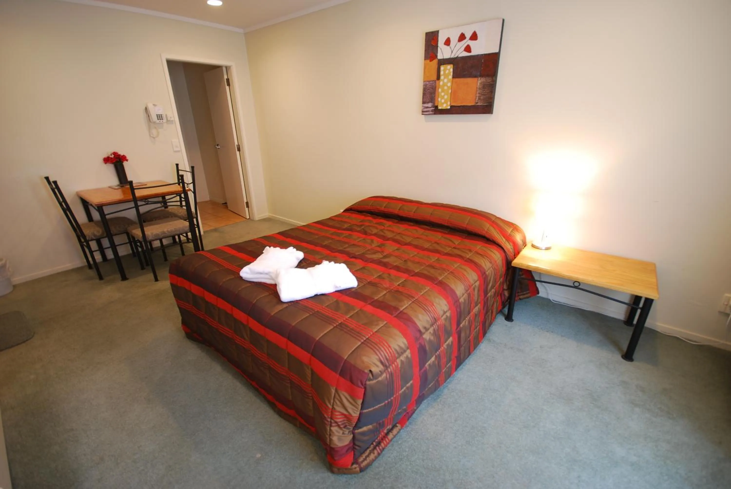 Two-Bedroom Apartment in Baden Lodge Motel - PRIVATE SPA Bath