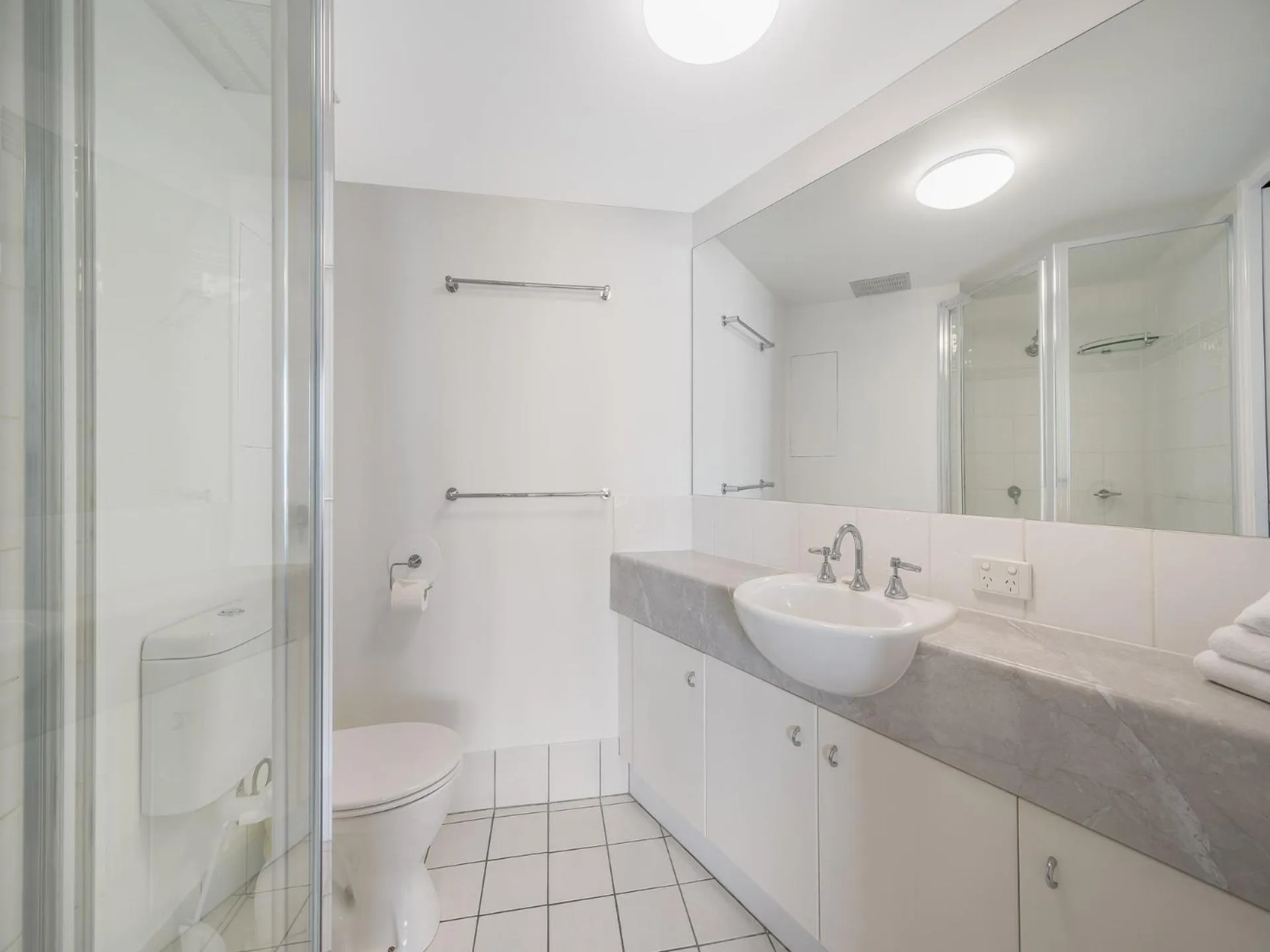 Shower in Waterview Resort