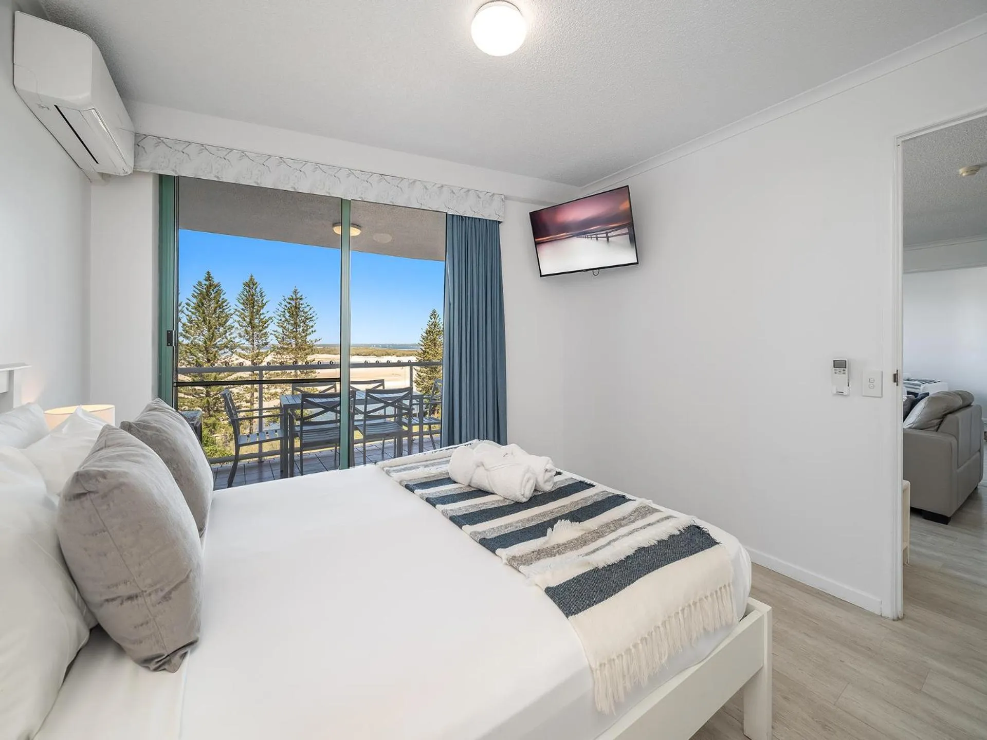 View (from property/room), Bed in Waterview Resort