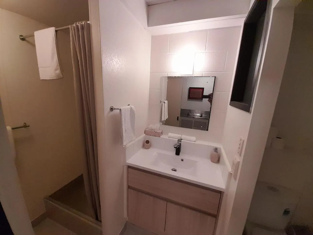 Bathroom in Waterfalls Estate - Motel & Campground