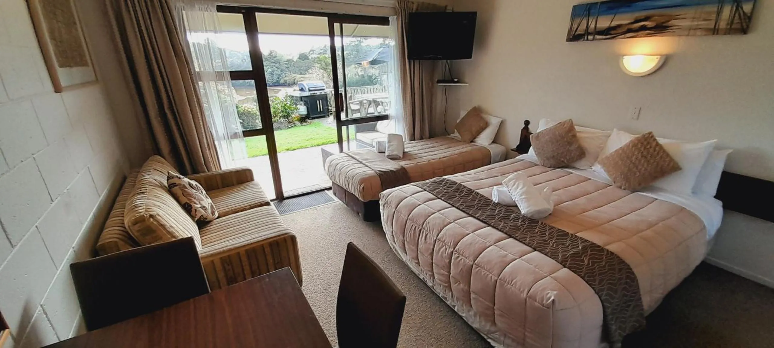 Bedroom, Bed in Waterfalls Estate - Motel & Campground