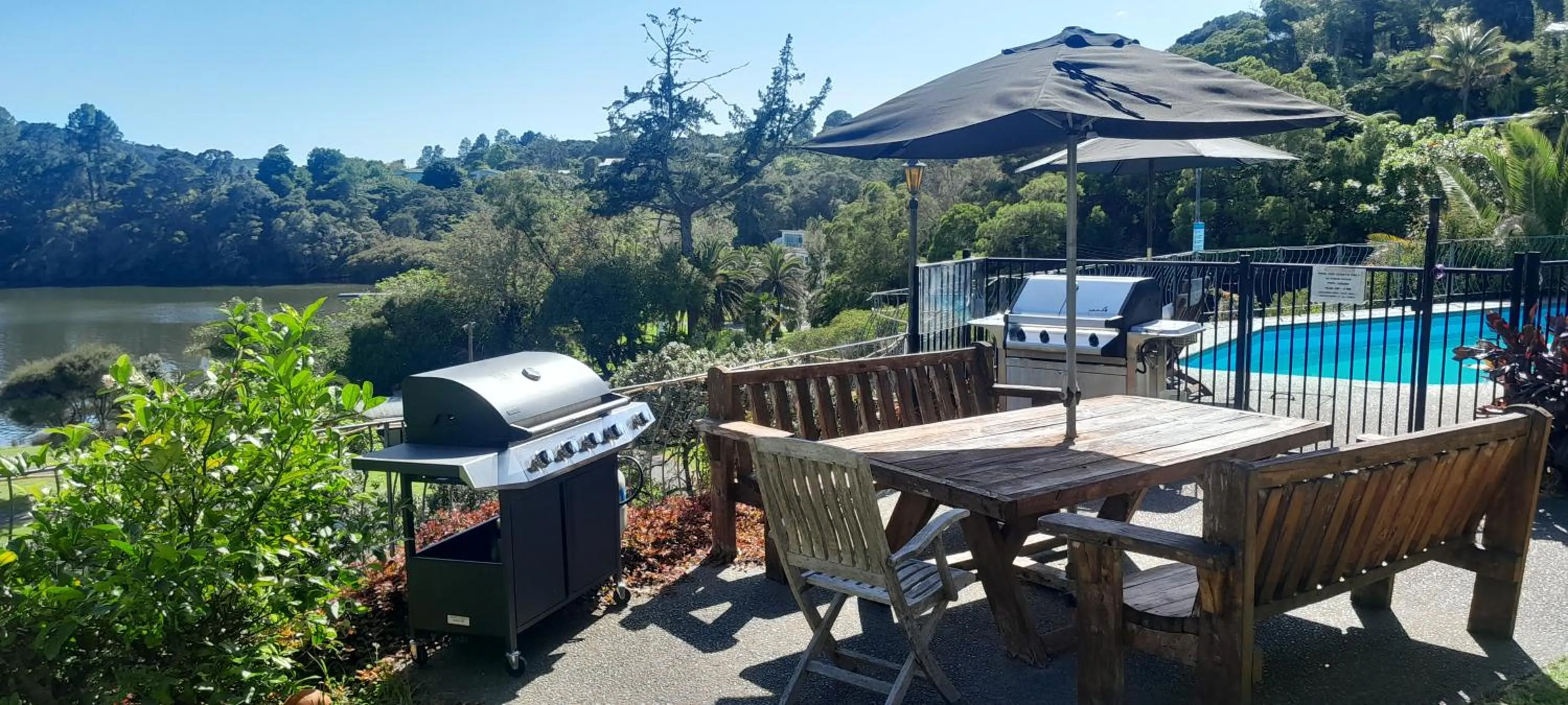 BBQ facilities in Waterfalls Estate - Motel & Campground