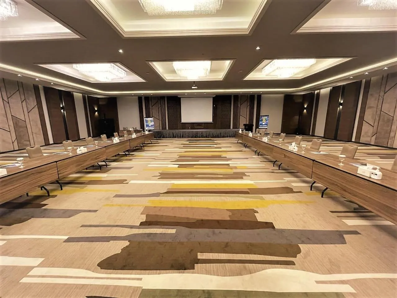 Meeting/conference room in Van Royal Hotel