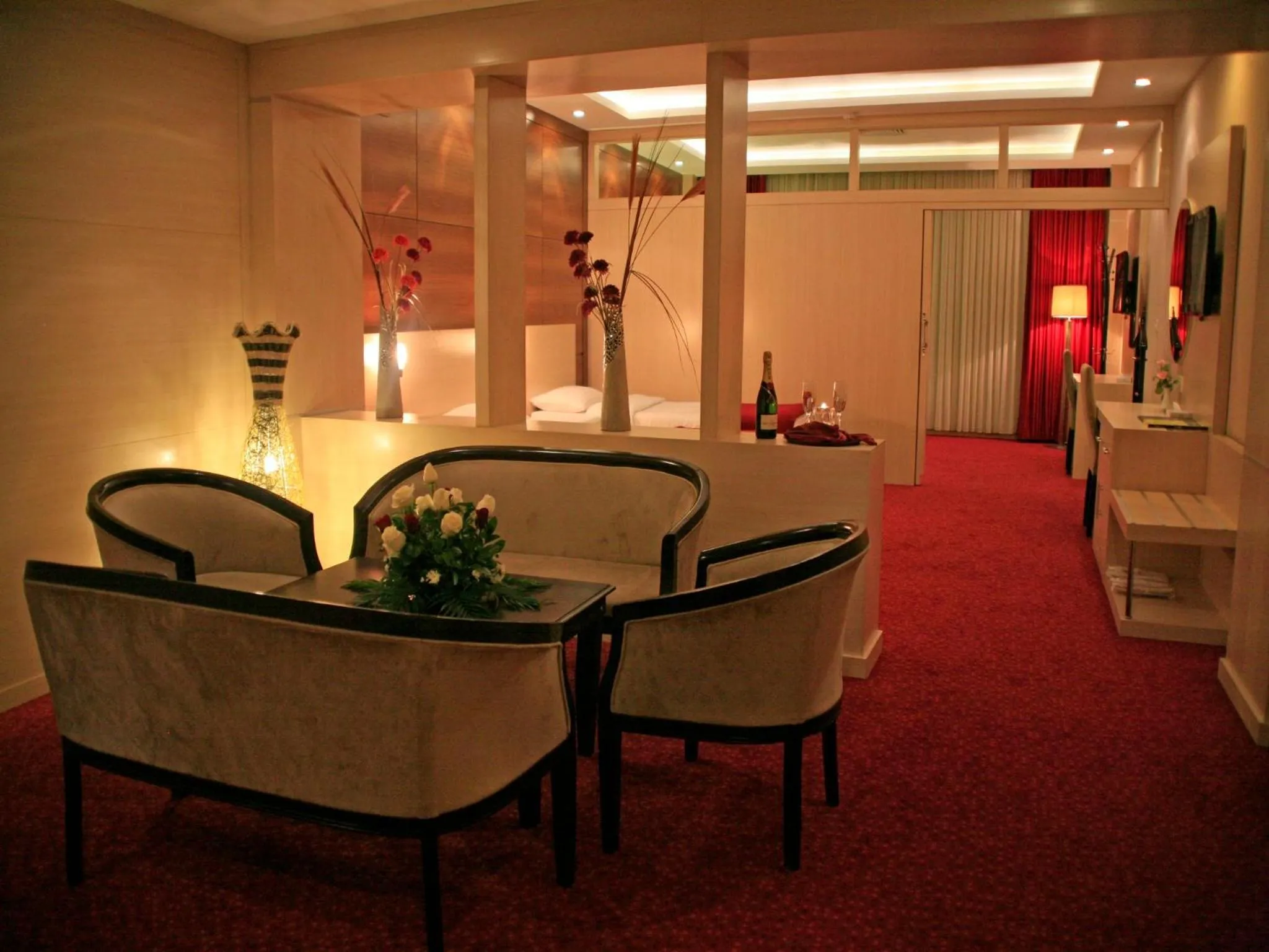 Photo of the whole room in Van Royal Hotel