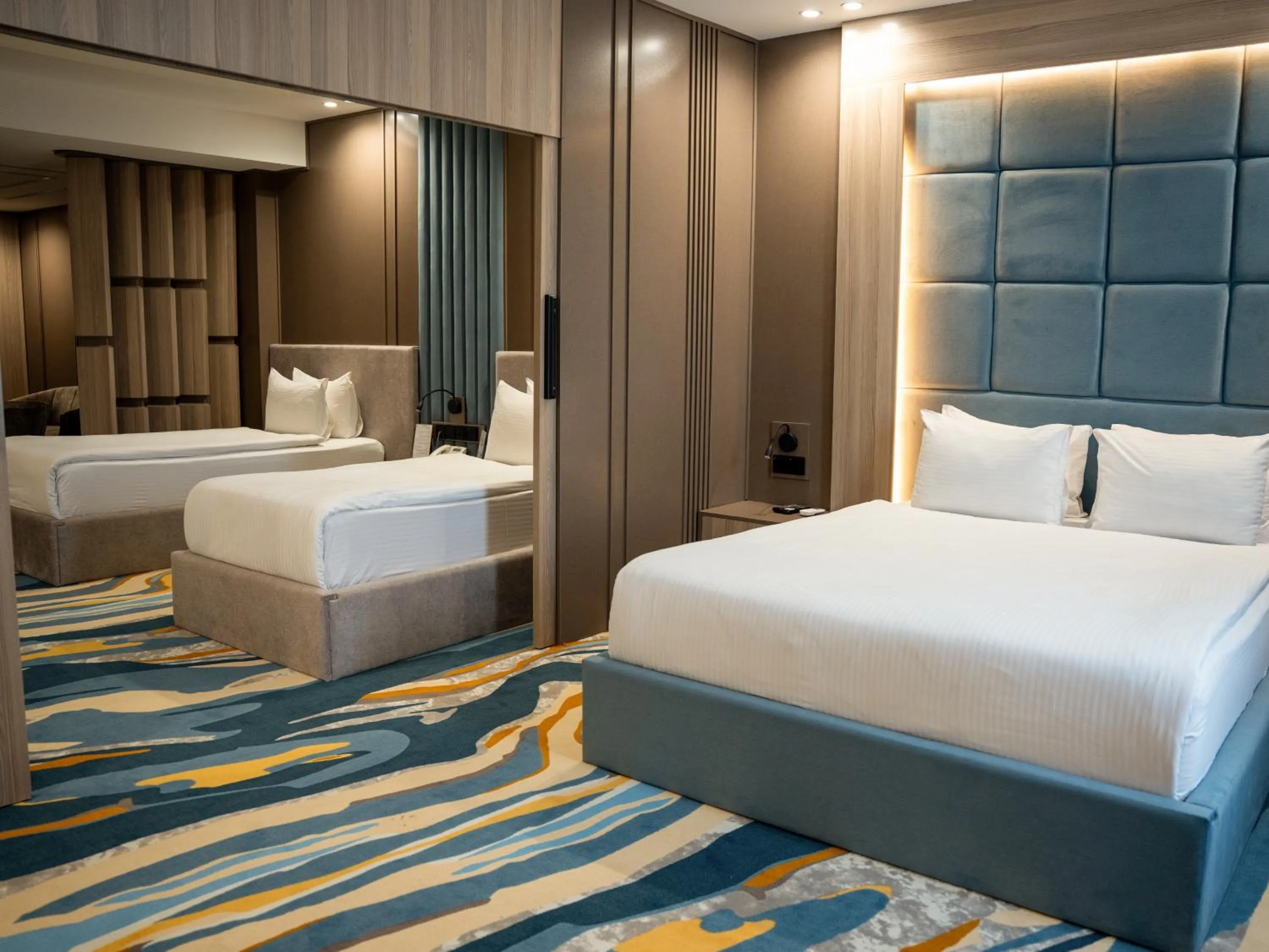 Bedroom, Bed in Van Royal Hotel