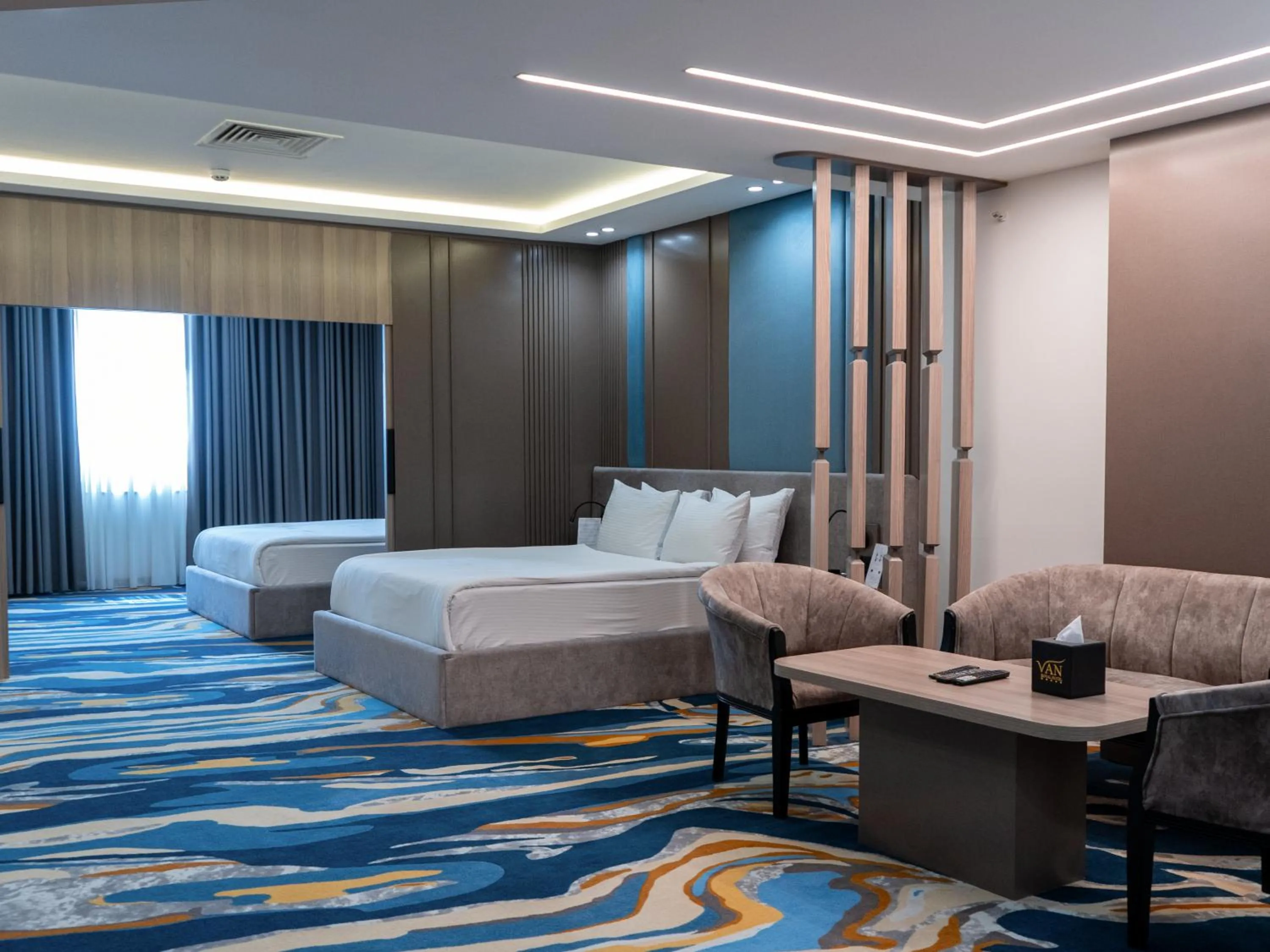 Seating area, Bed in Van Royal Hotel