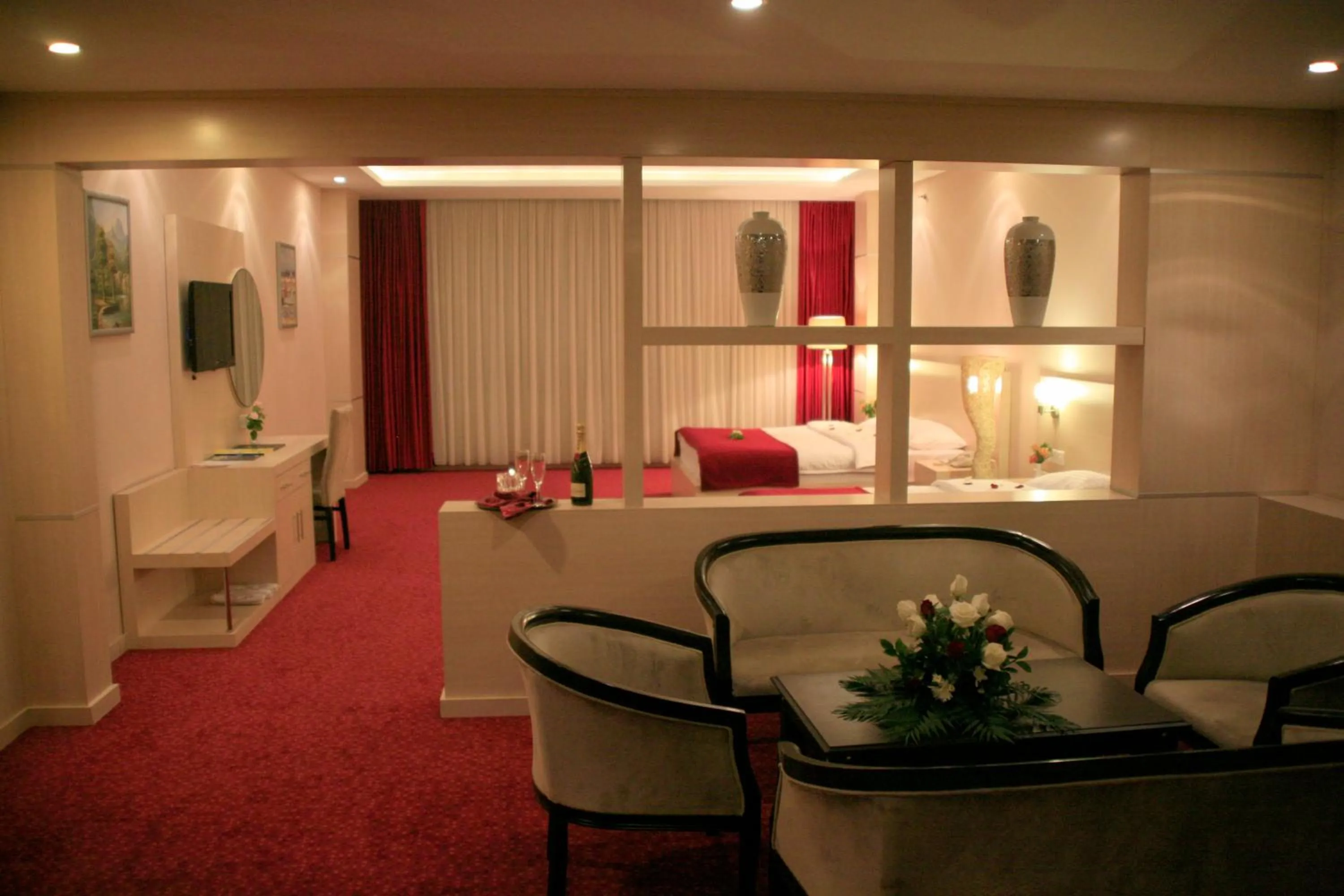 Photo of the whole room in Van Royal Hotel