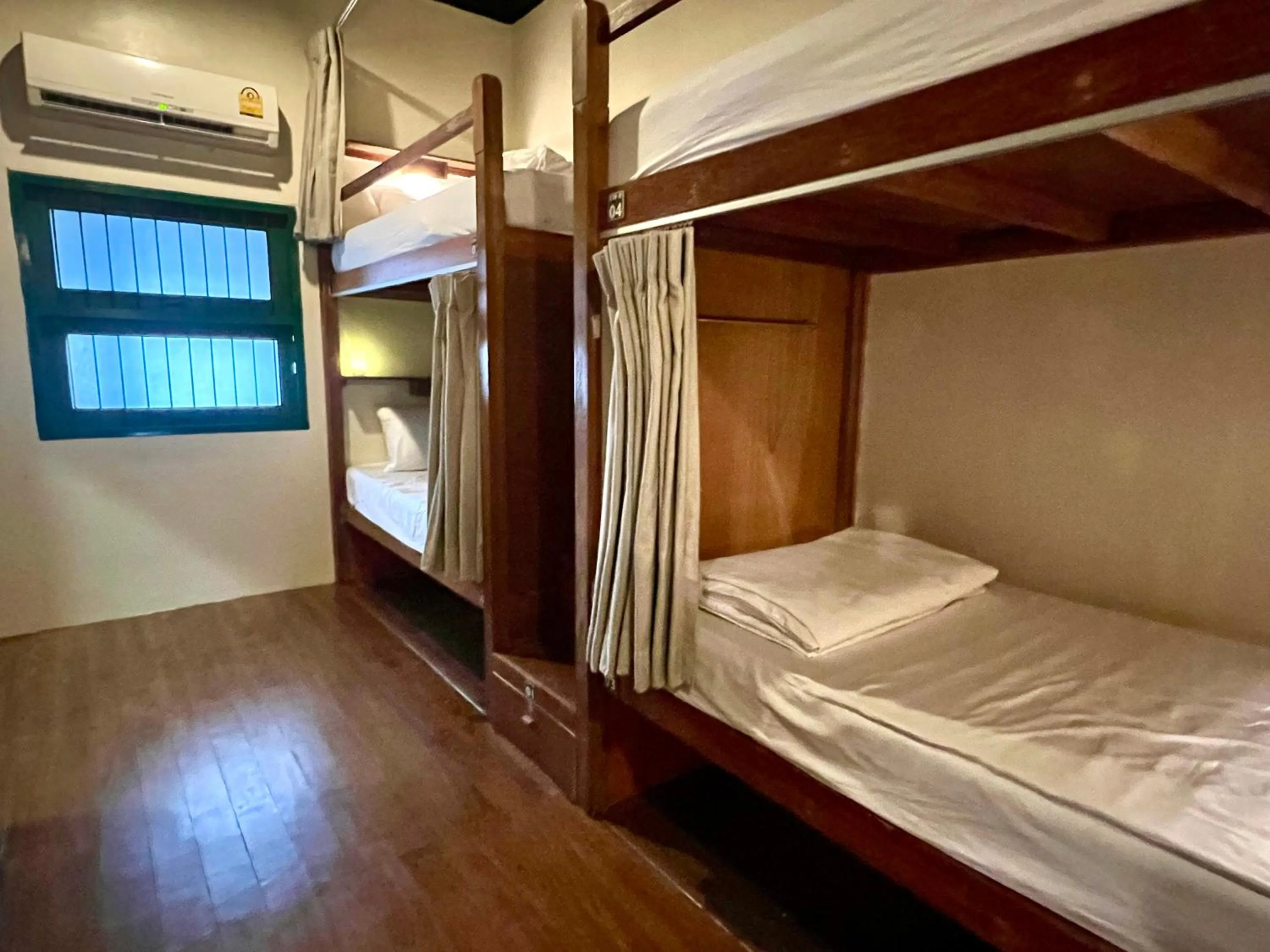 bunk bed, Bed in Suneta Hostel Khaosan