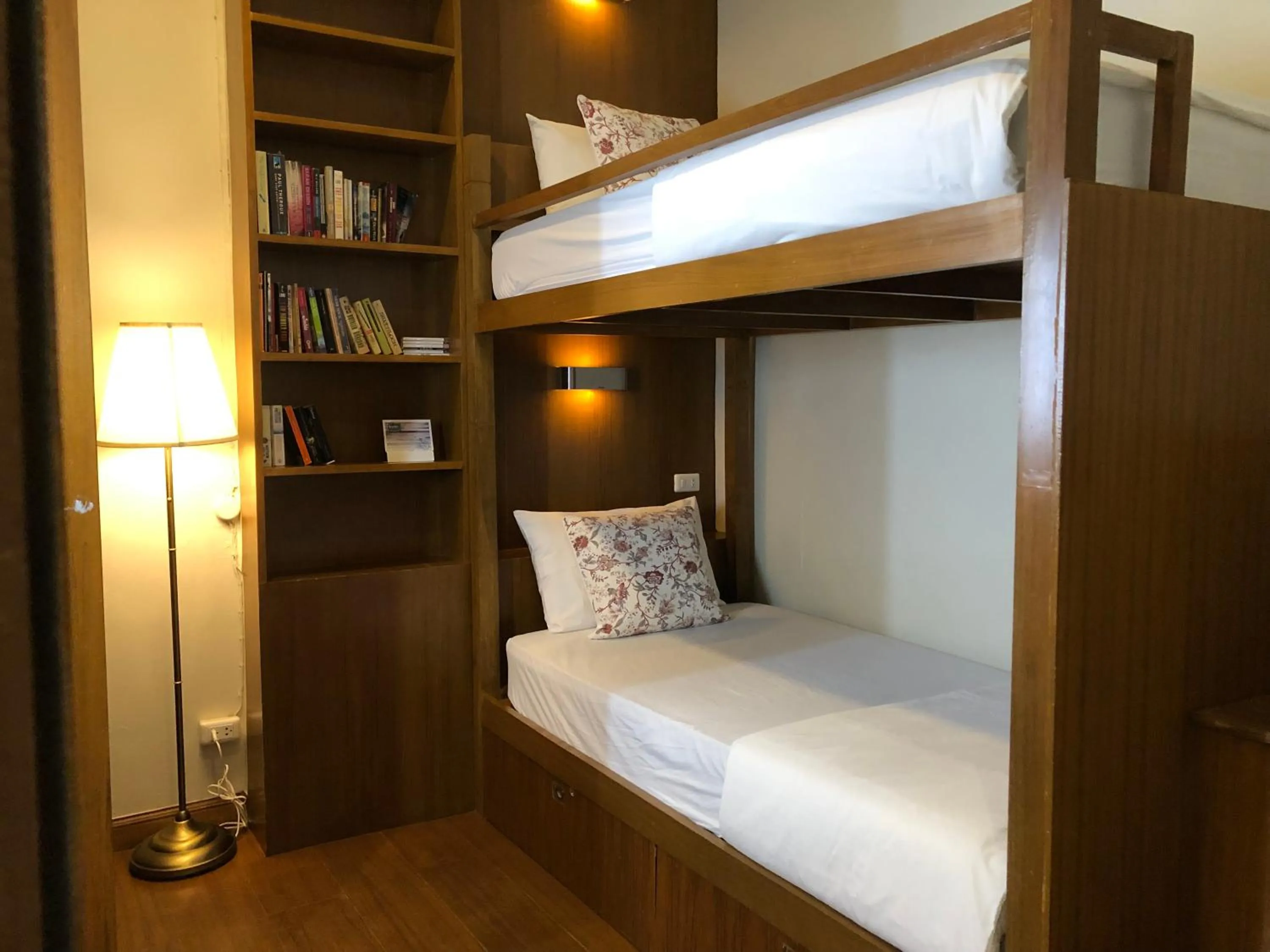 Bedroom, Bed in Suneta Hostel Khaosan