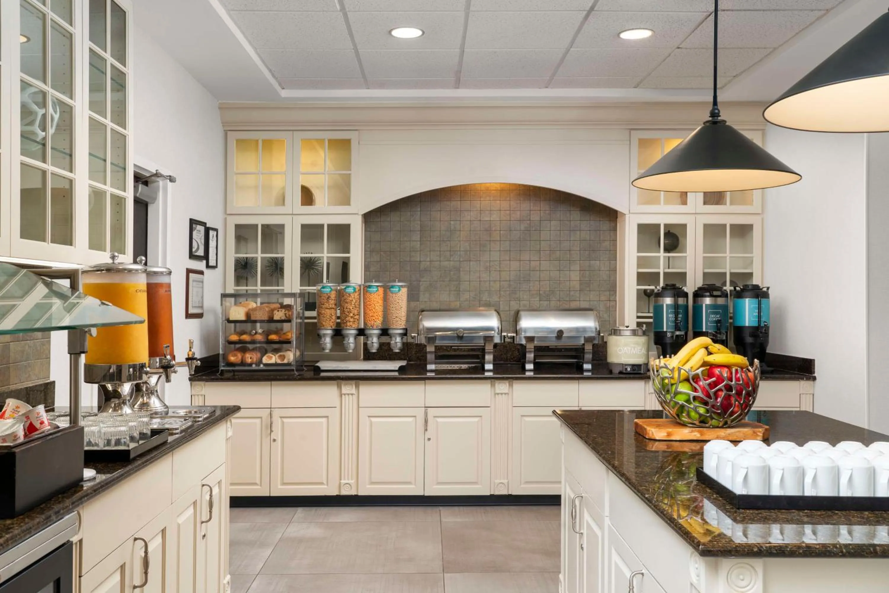 Food and drinks in Homewood Suites by Hilton Boston Cambridge-Arlington, MA