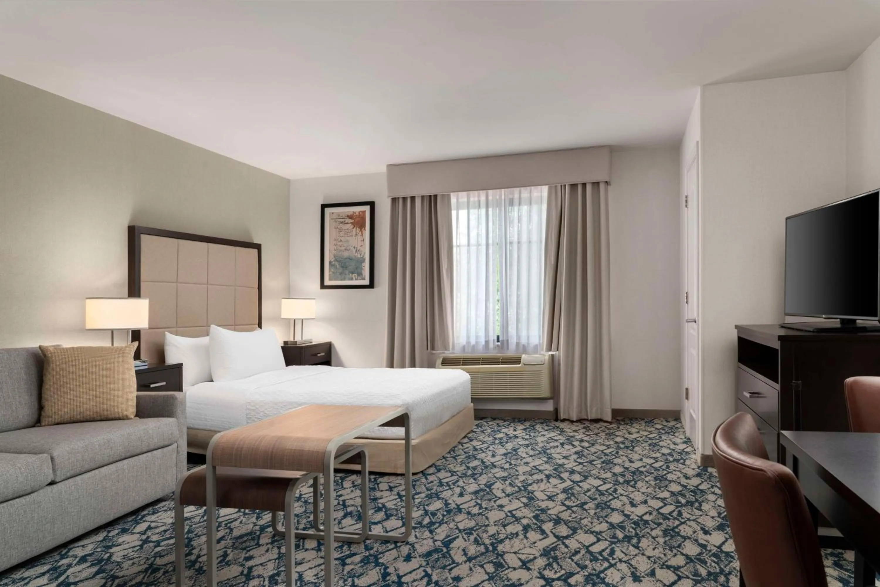 Living room, Bed in Homewood Suites by Hilton Boston Cambridge-Arlington, MA