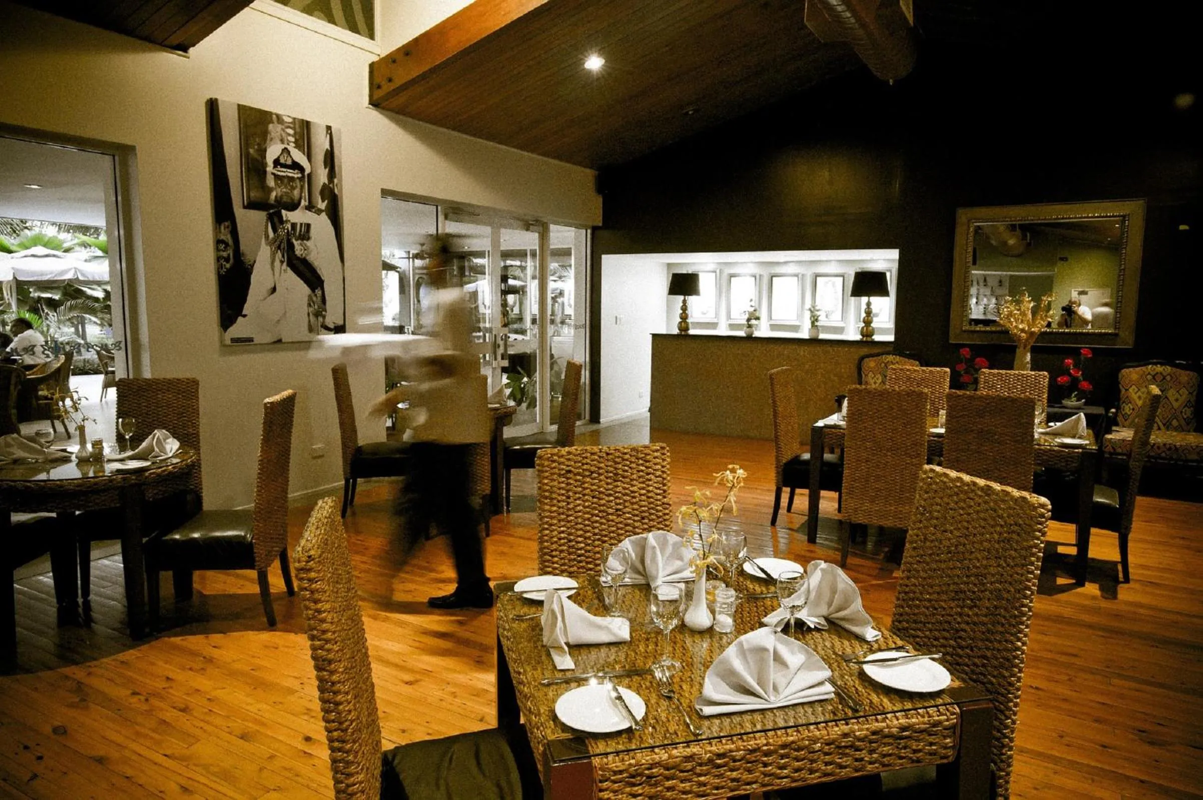 Restaurant/places to eat in Heritage Park Hotel