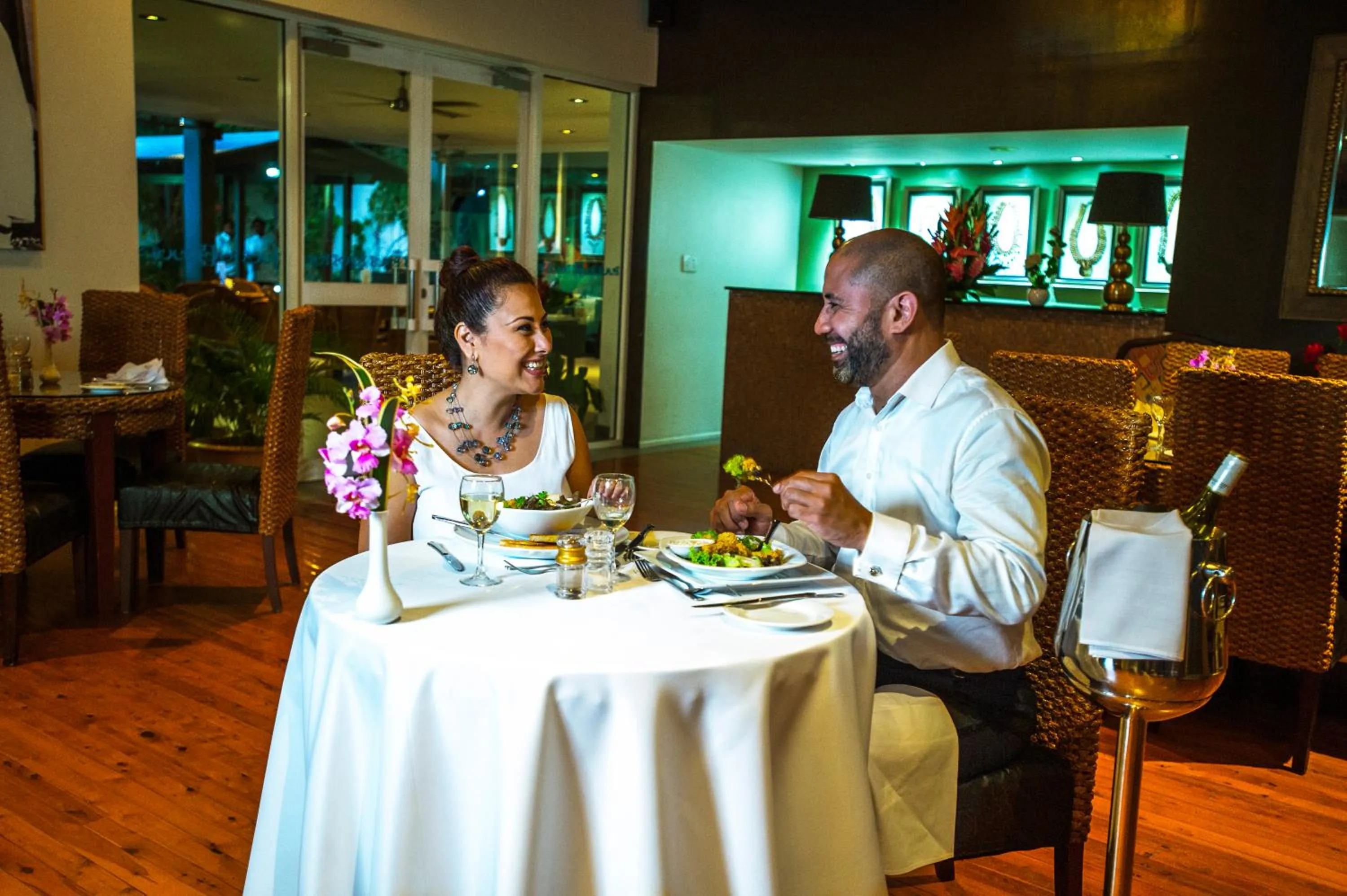 Restaurant/places to eat in Heritage Park Hotel