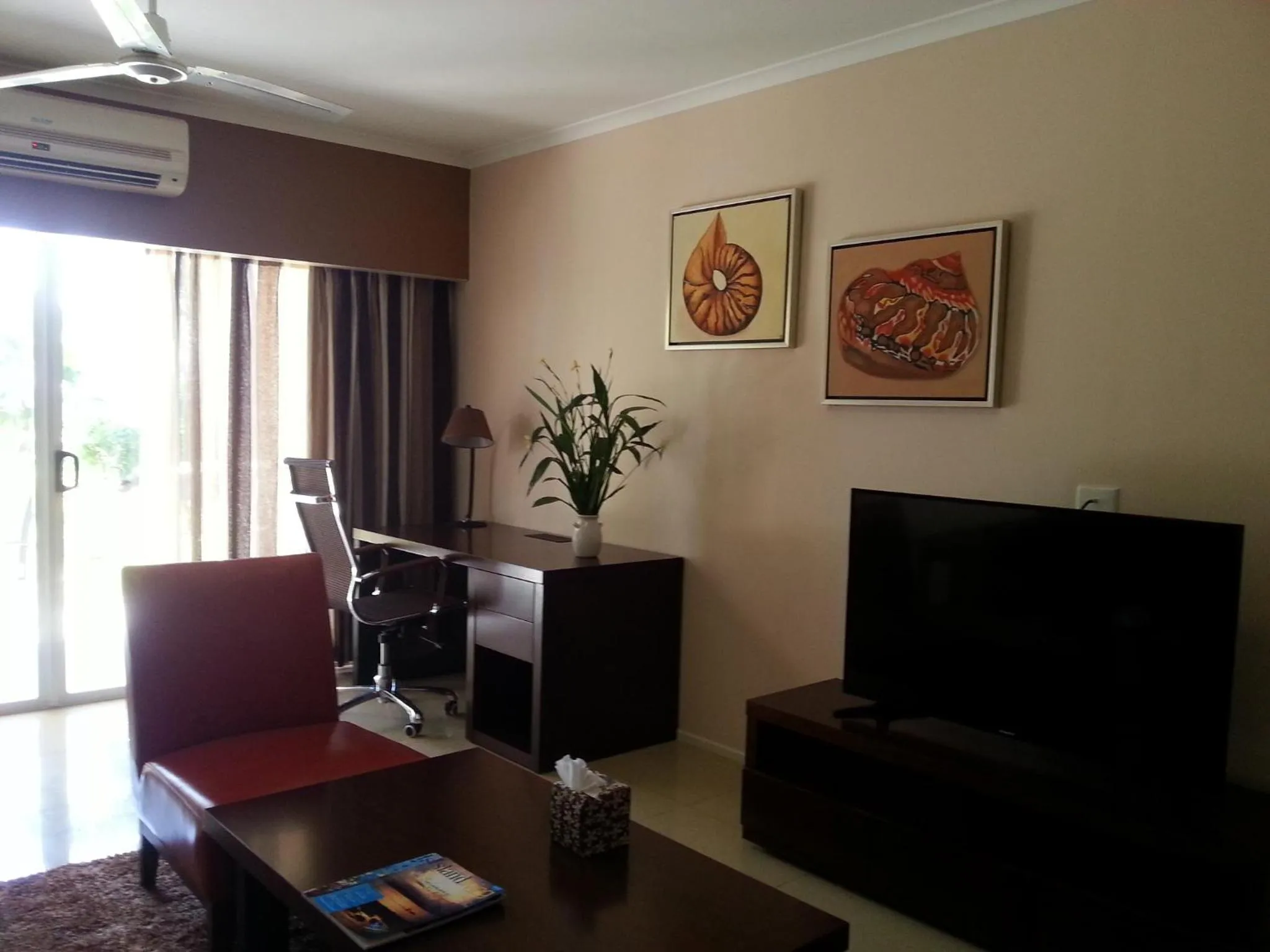 TV and multimedia in Heritage Park Hotel