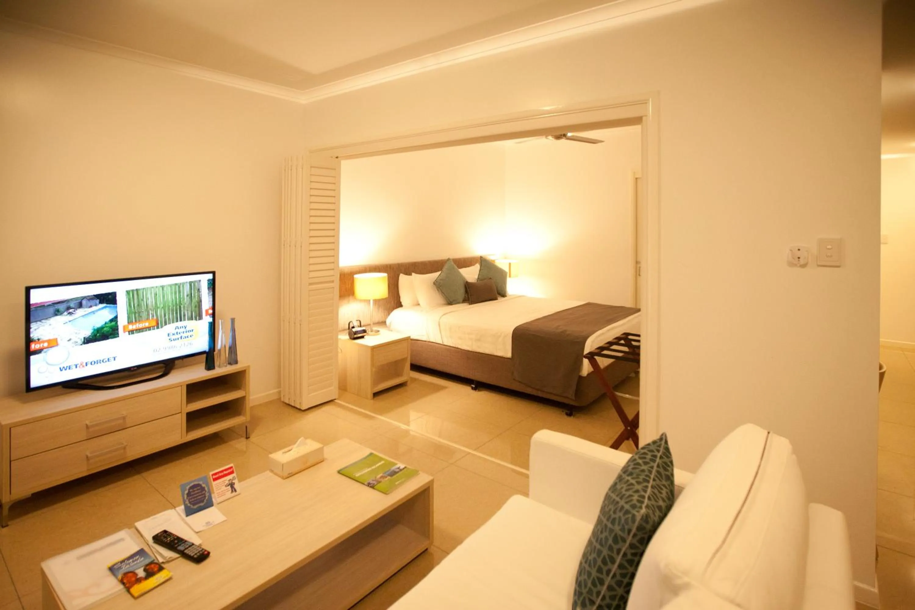 Bed in Heritage Park Hotel