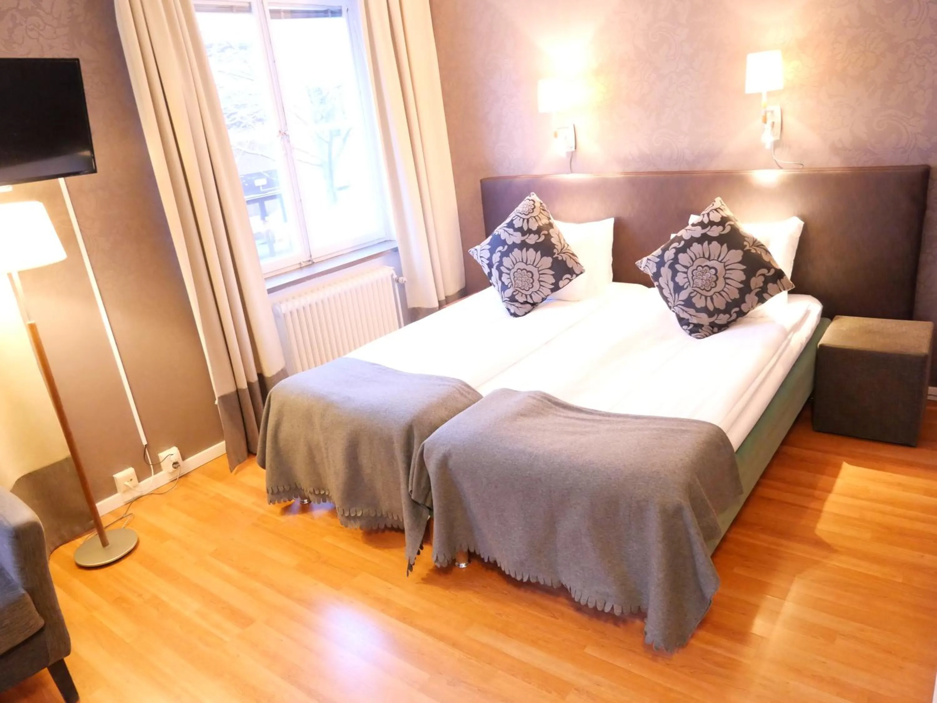 Property building, Bed in Hotell Arkad