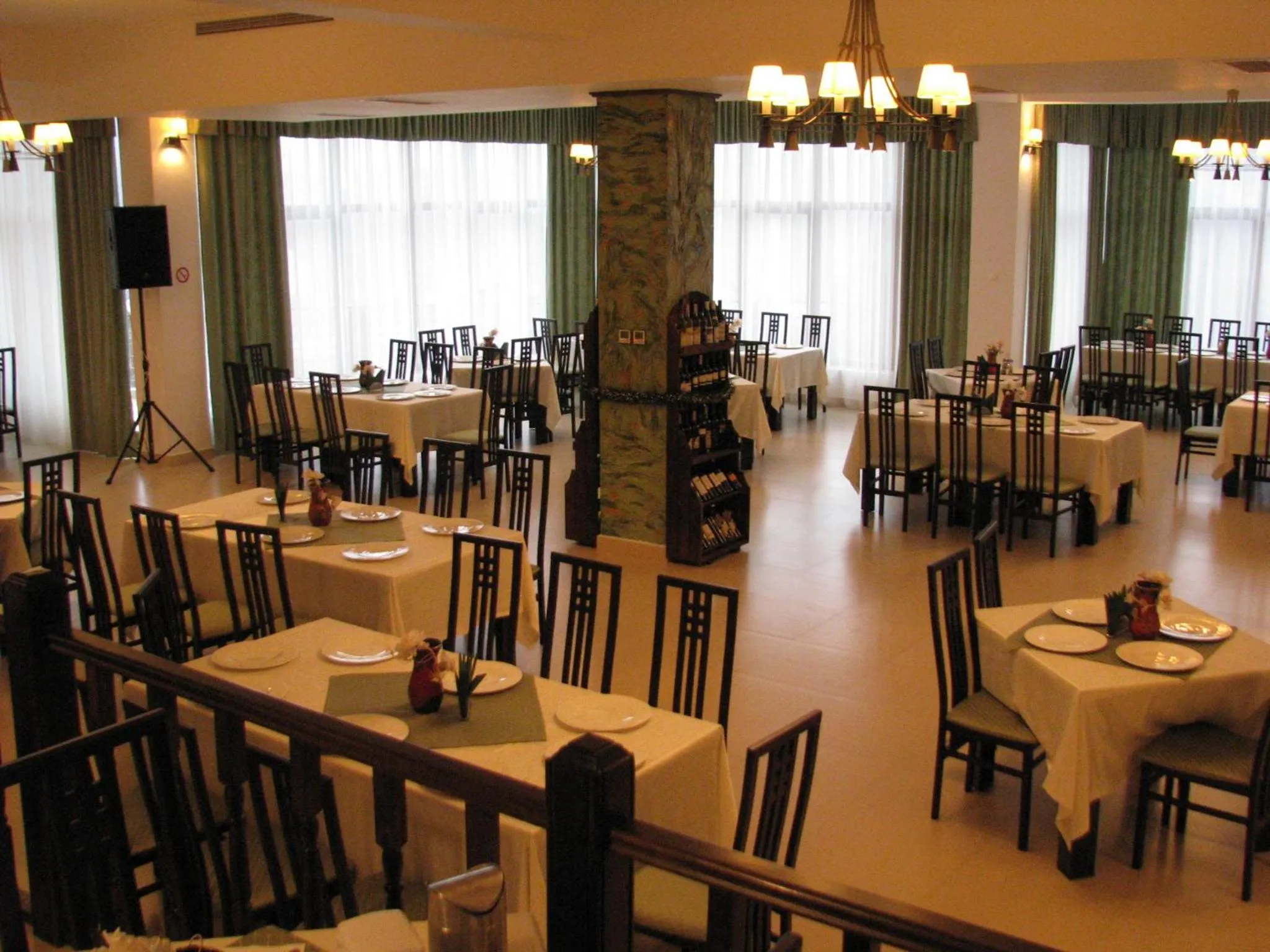 Restaurant/places to eat in Hotel Orizont Cozia