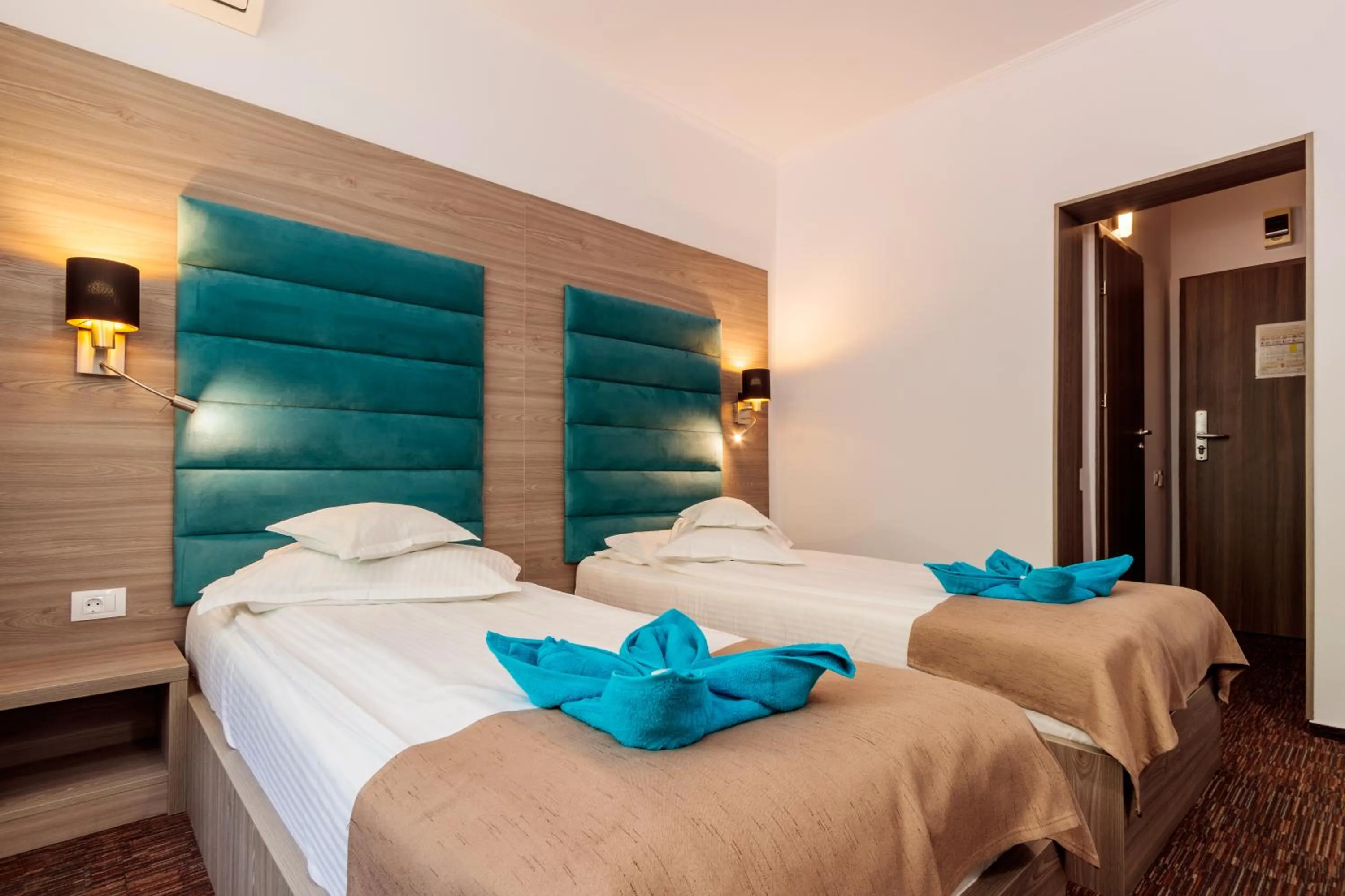 Bedroom, Bed in Hotel Orizont Cozia