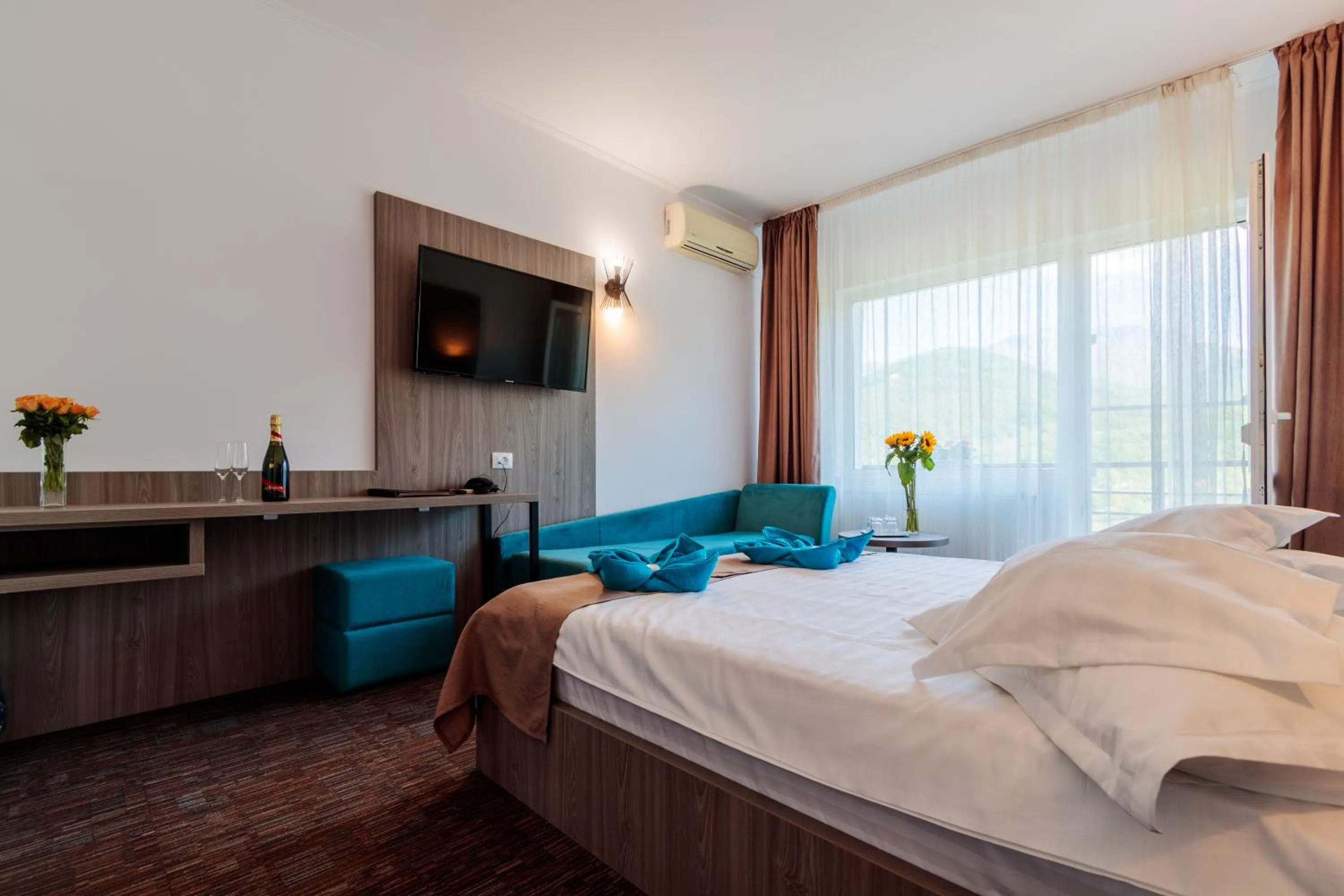 Photo of the whole room, Bed in Hotel Orizont Cozia