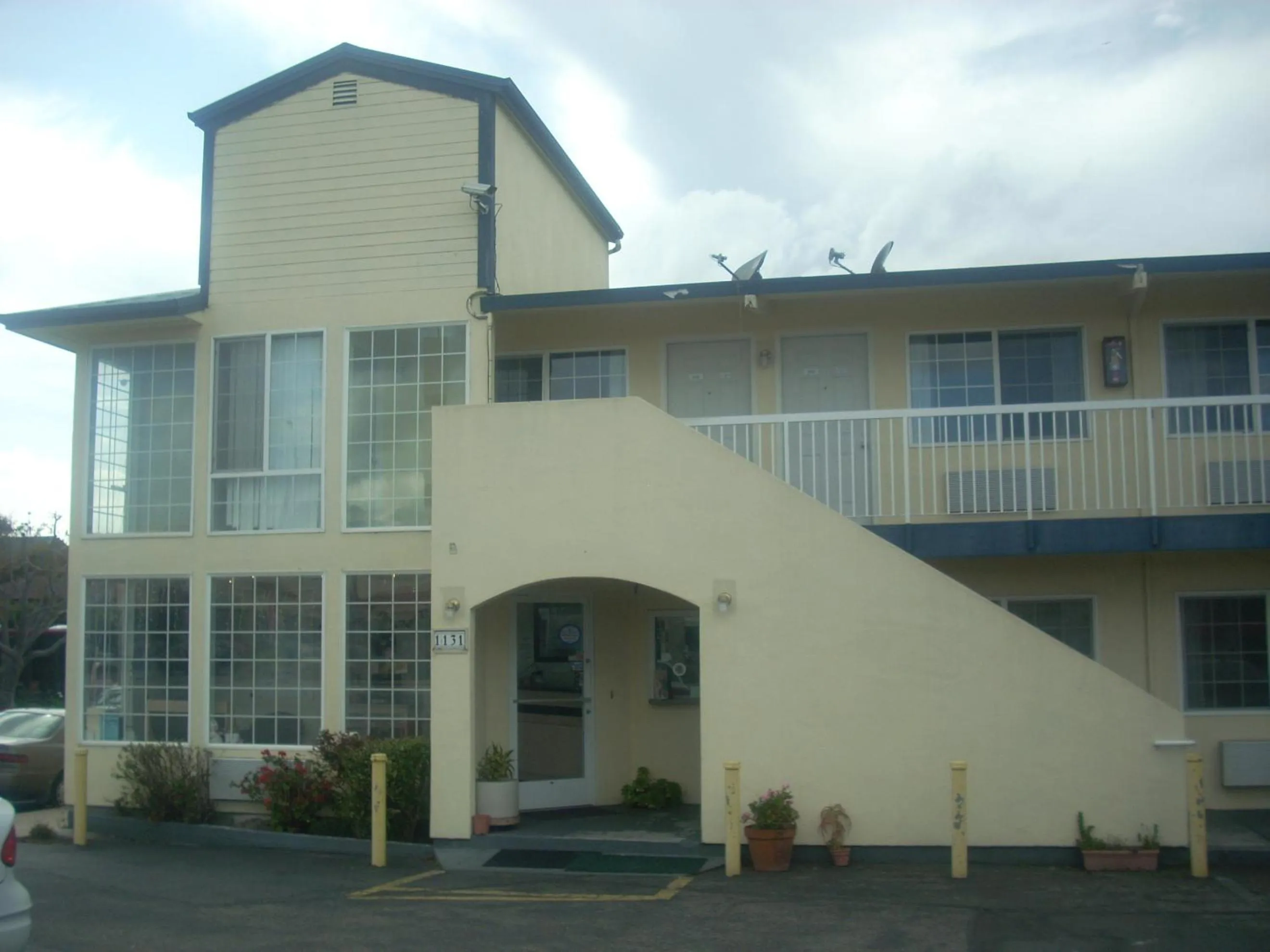Property building in Economy Inn Seaside