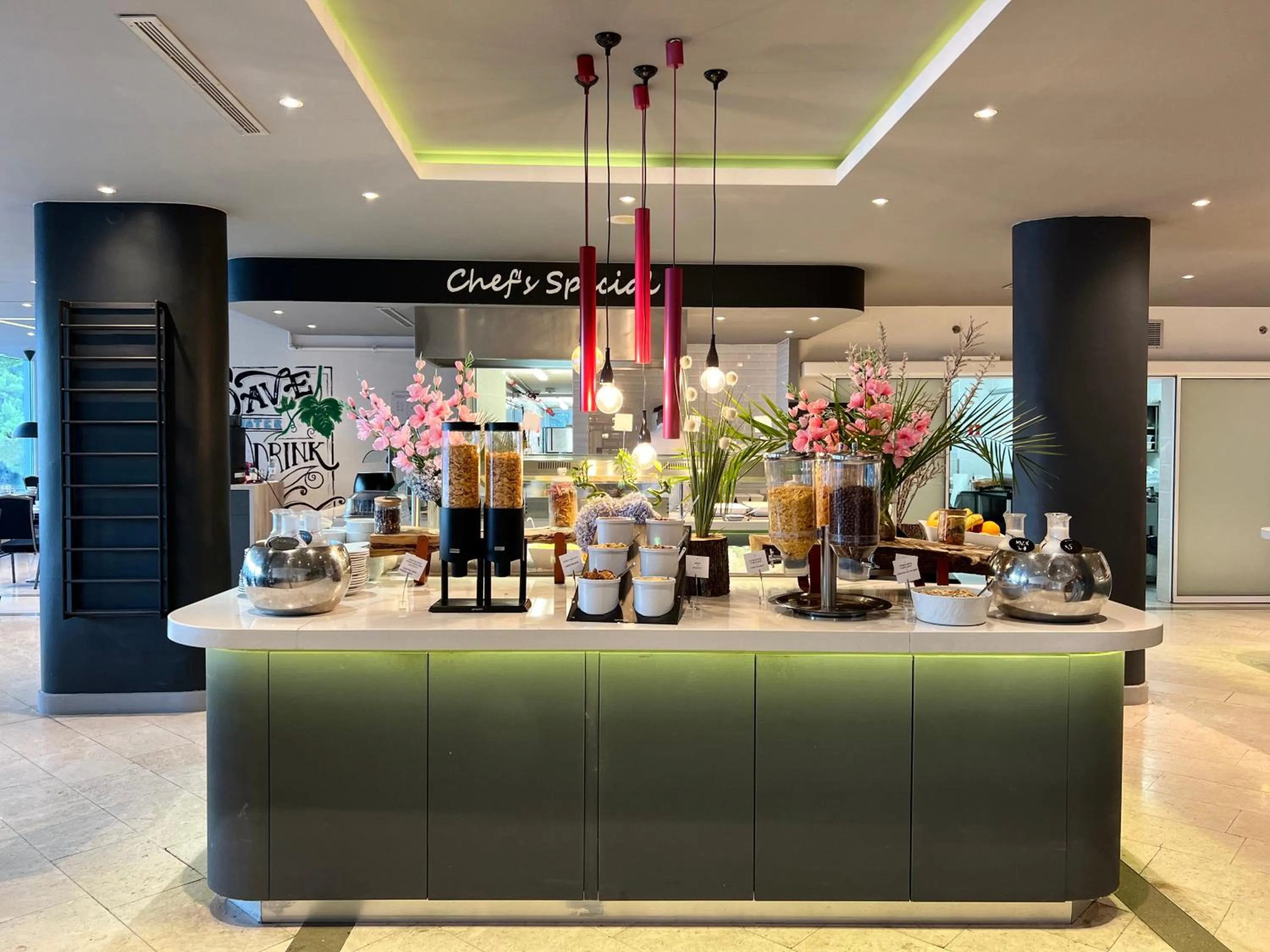 Restaurant/places to eat in Hotel Cavtat