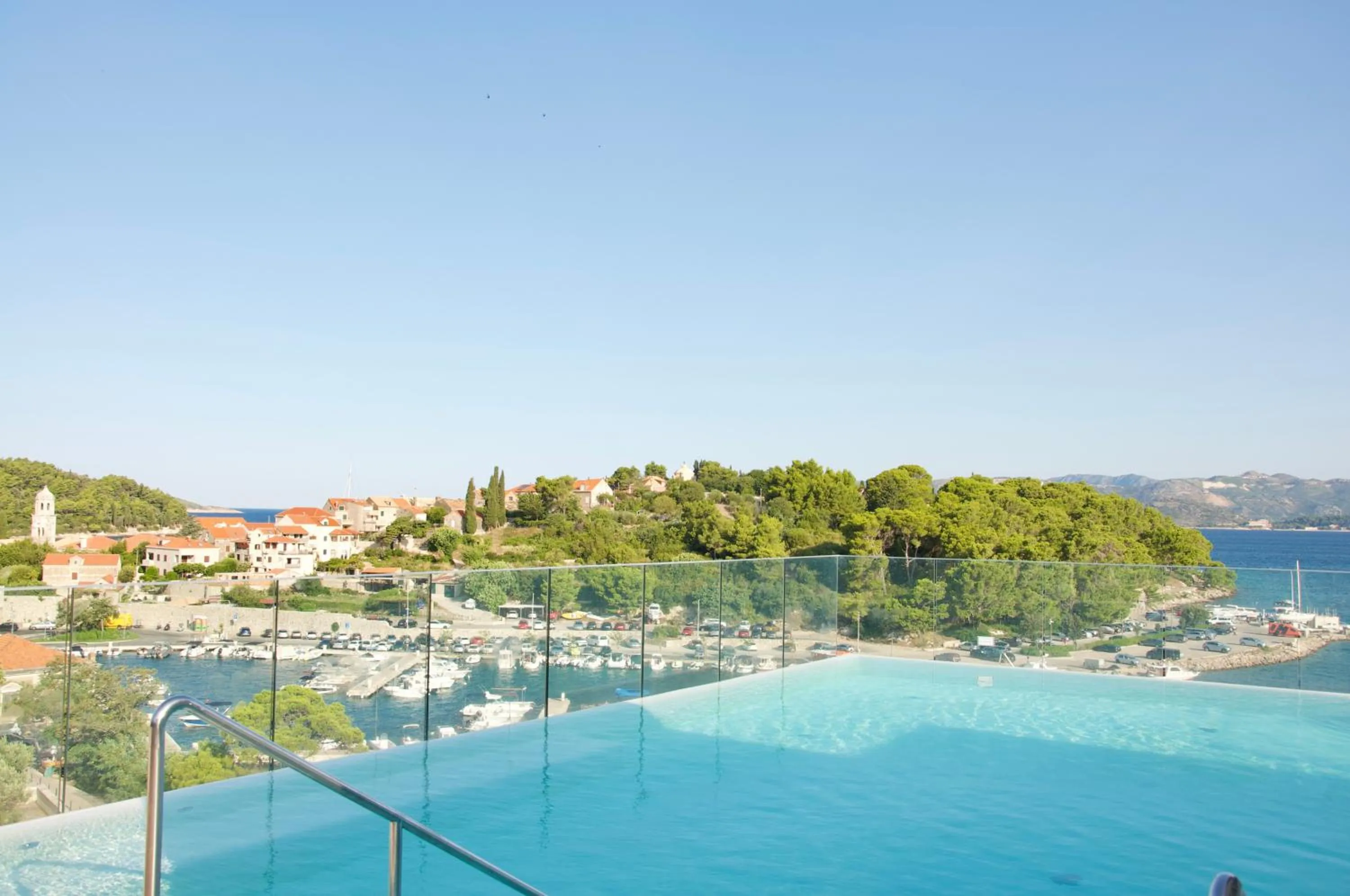 Swimming pool in Hotel Cavtat