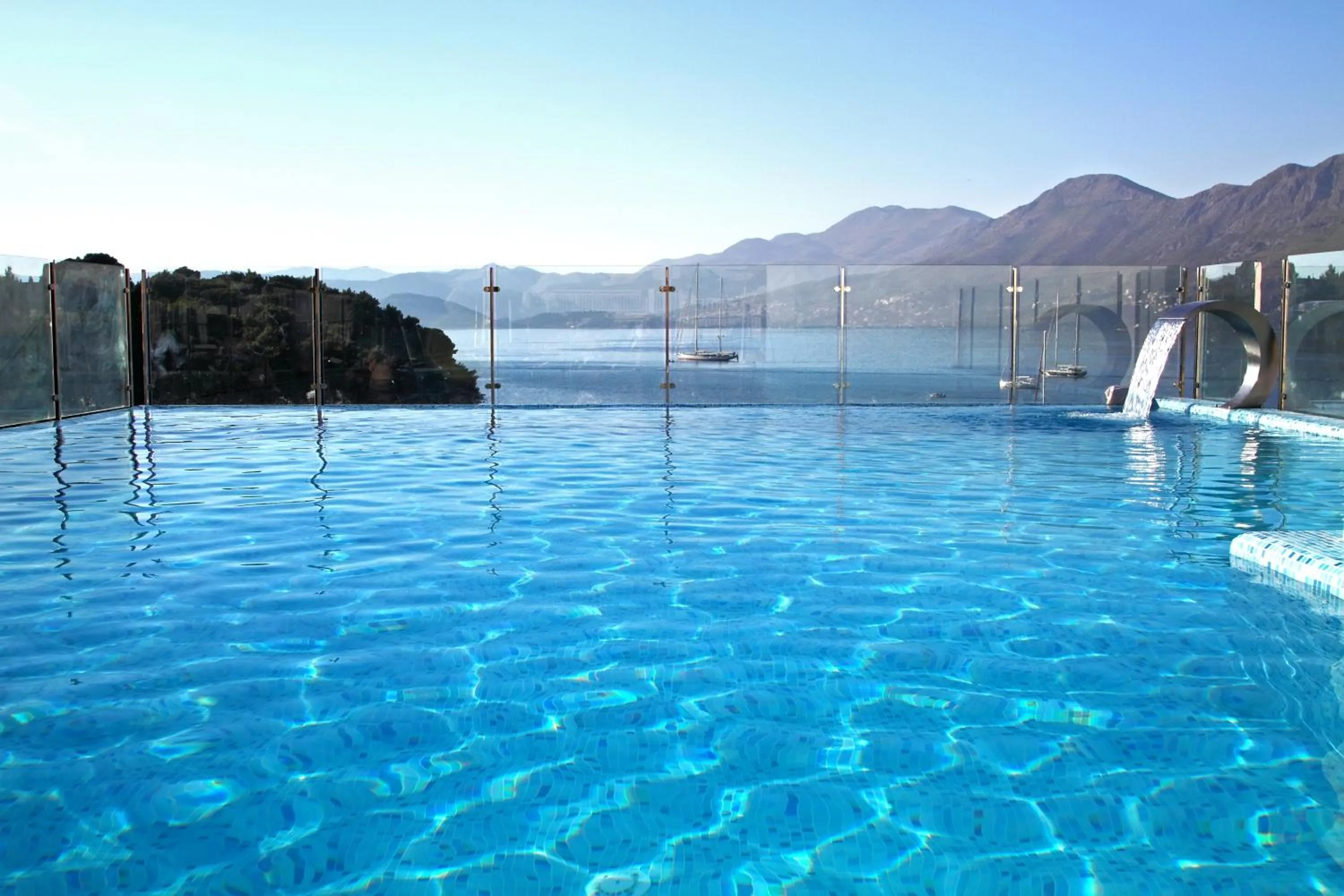 Swimming pool in Hotel Cavtat