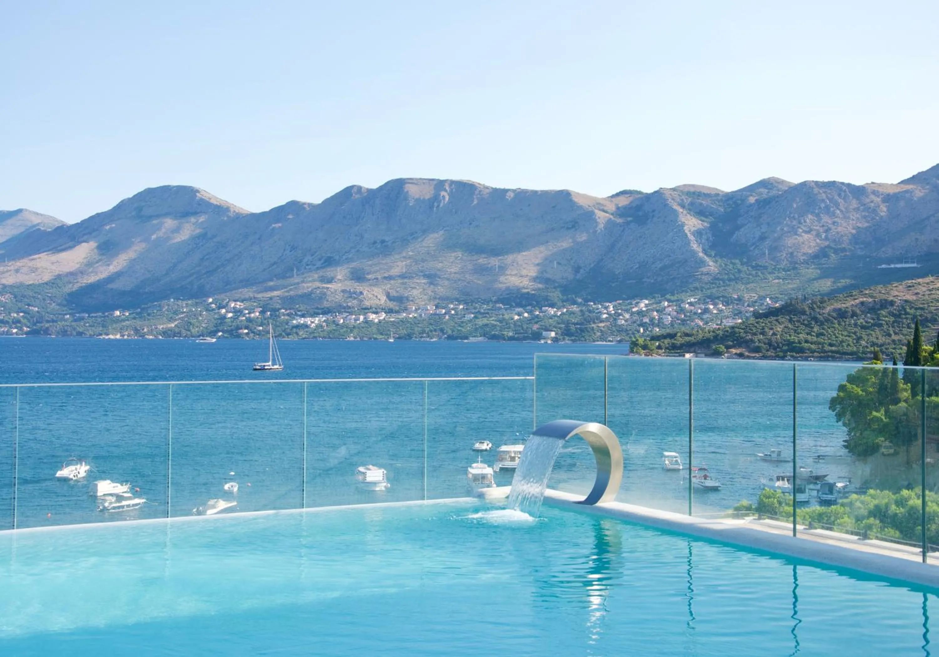 Swimming pool in Hotel Cavtat