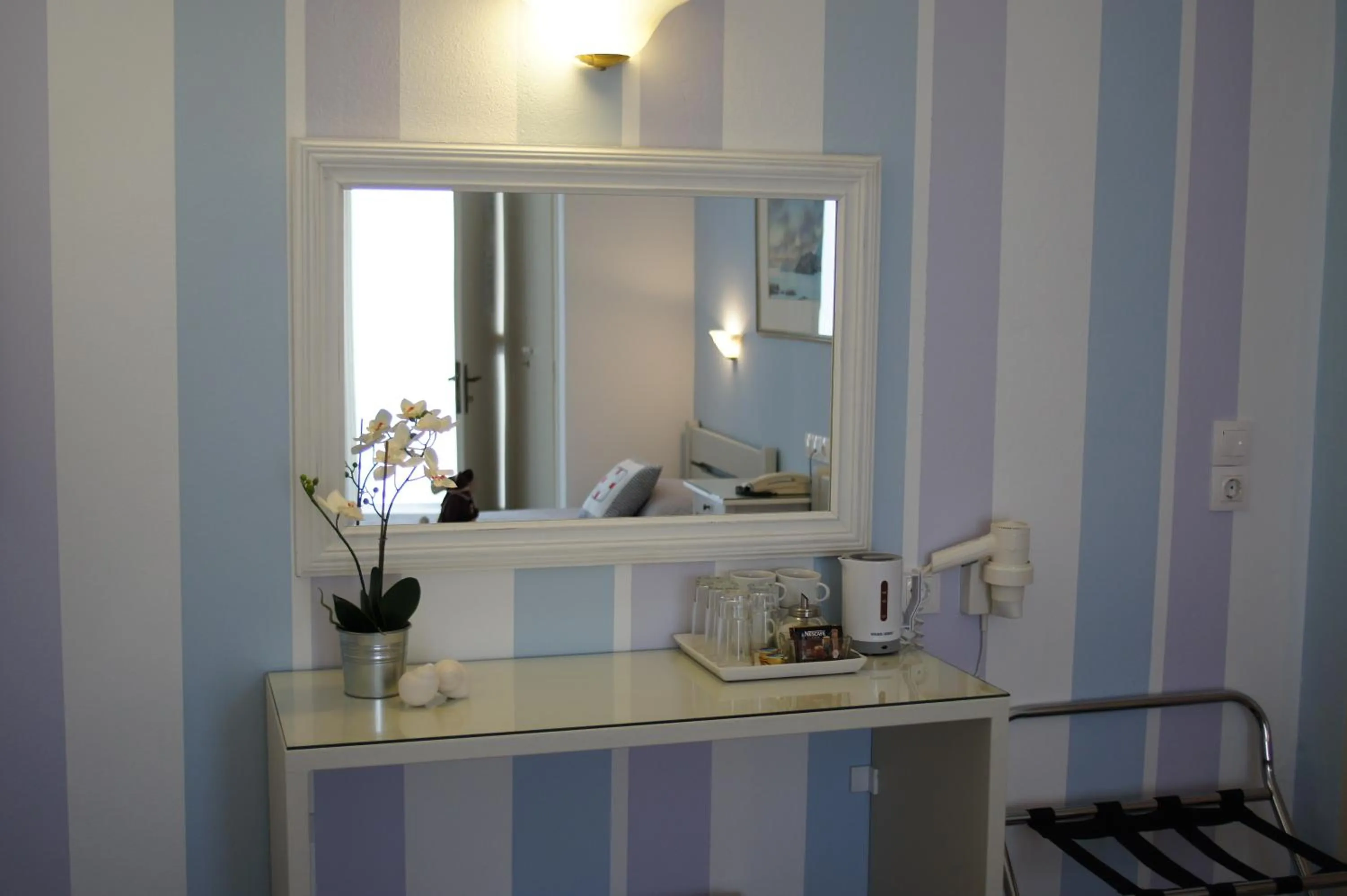 Coffee/tea facilities in Hotel Cyclades