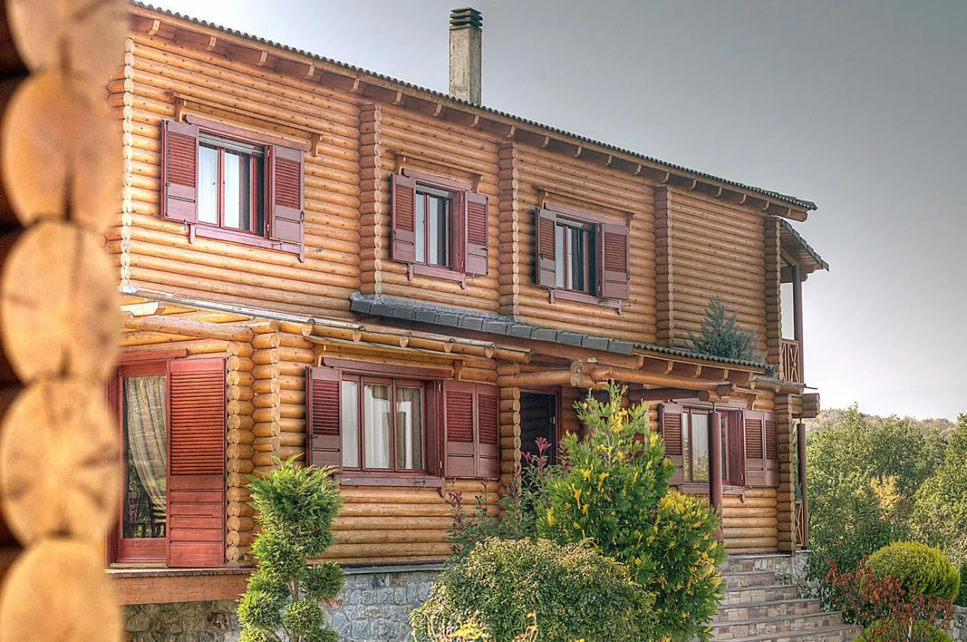 Facade/entrance in To Xilino Chorio
