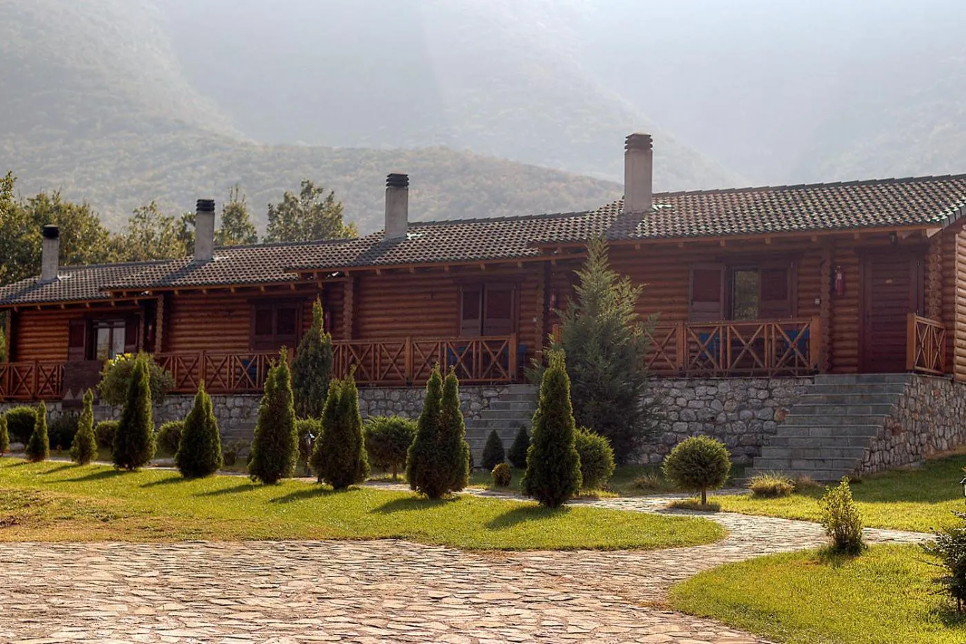 Facade/entrance in To Xilino Chorio