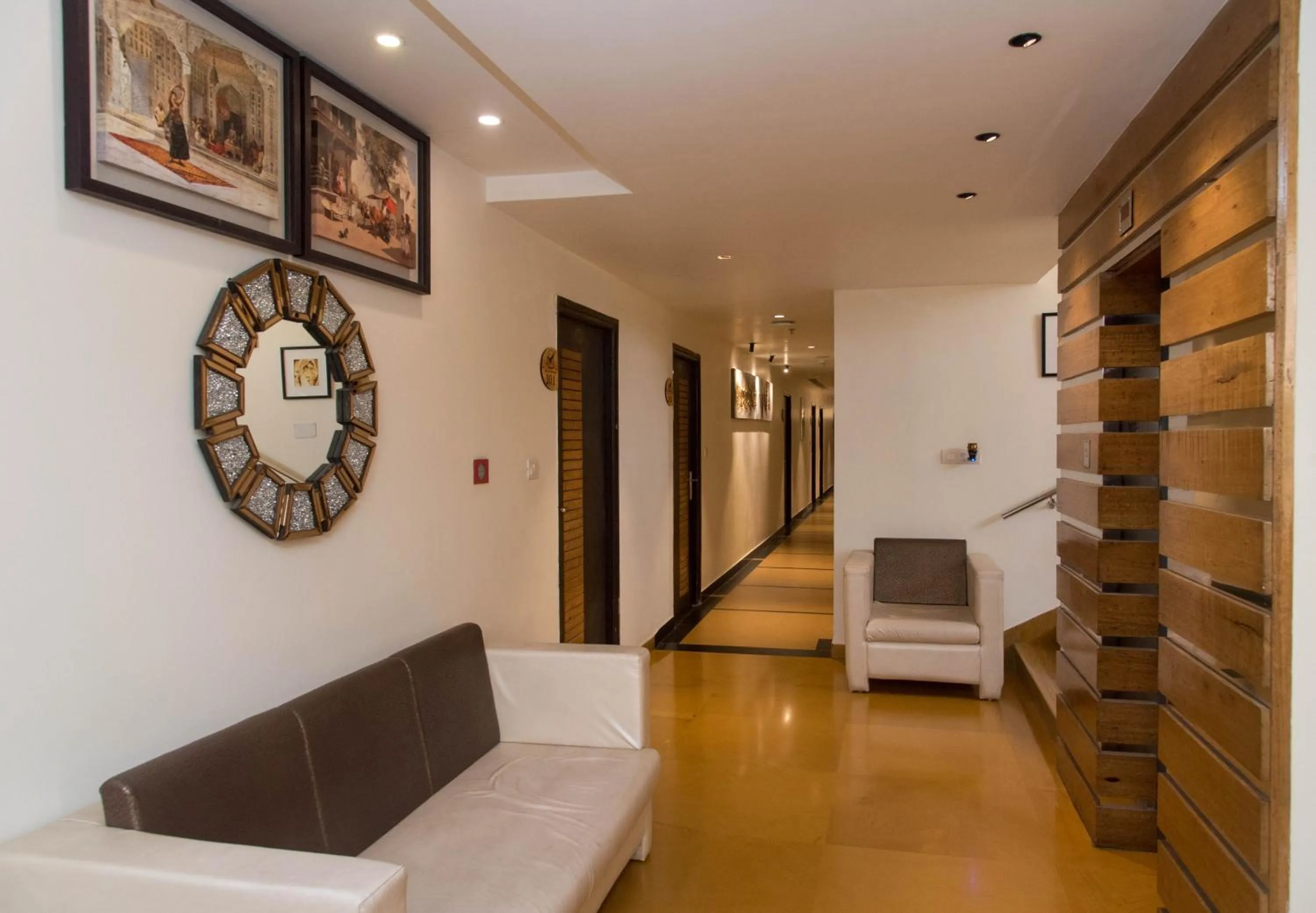 Lobby or reception in Raghu Mahal Hotel